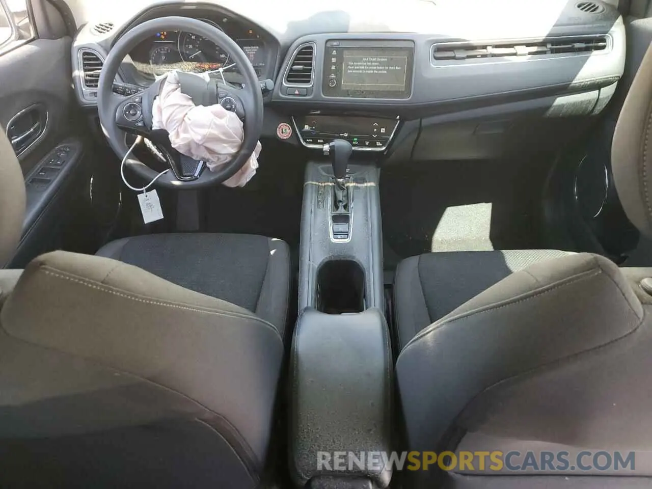 8 Photograph of a damaged car 3CZRU5H54LM702620 HONDA HR-V 2020