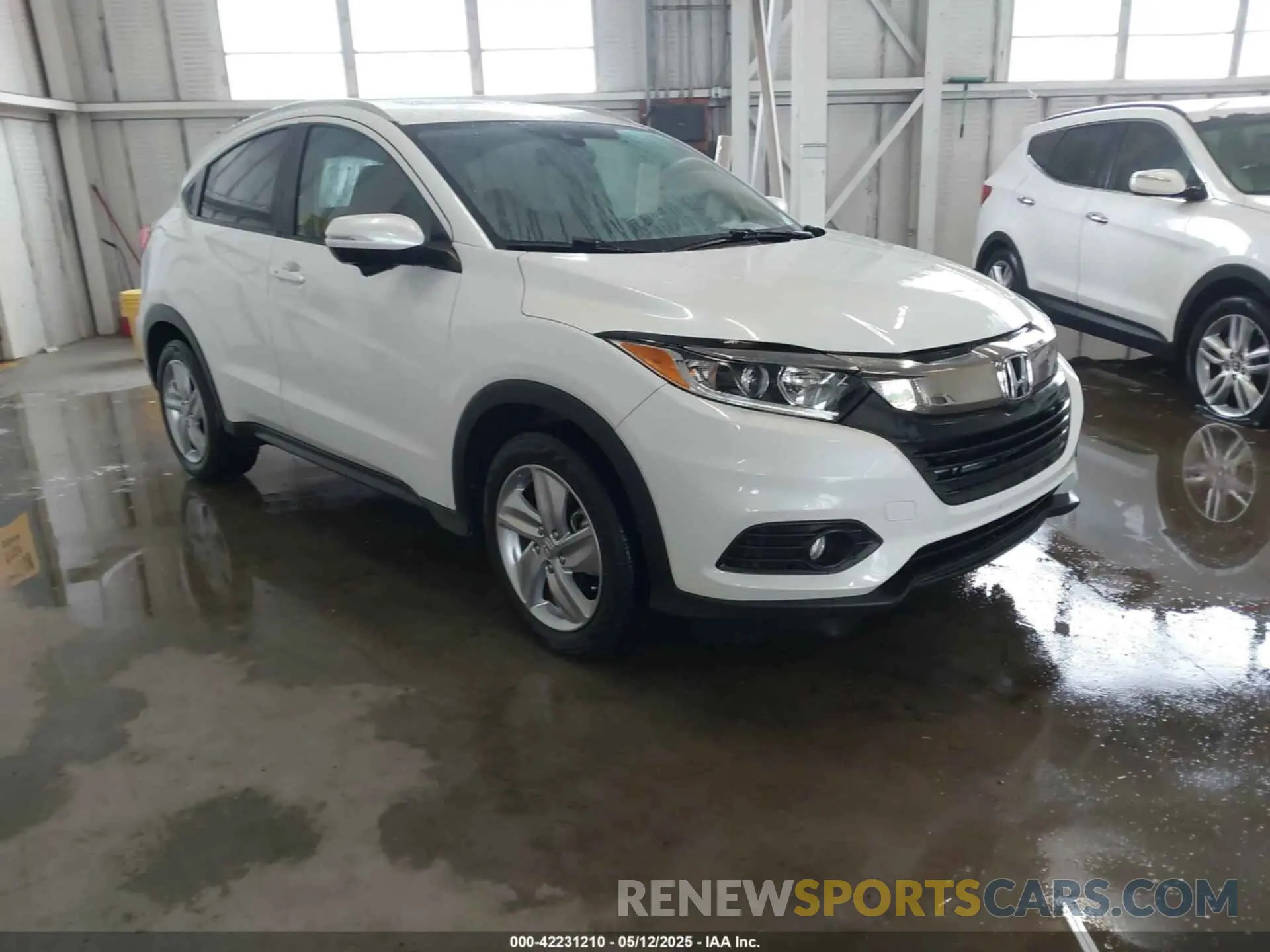 1 Photograph of a damaged car 3CZRU5H55LM709978 HONDA HR-V 2020