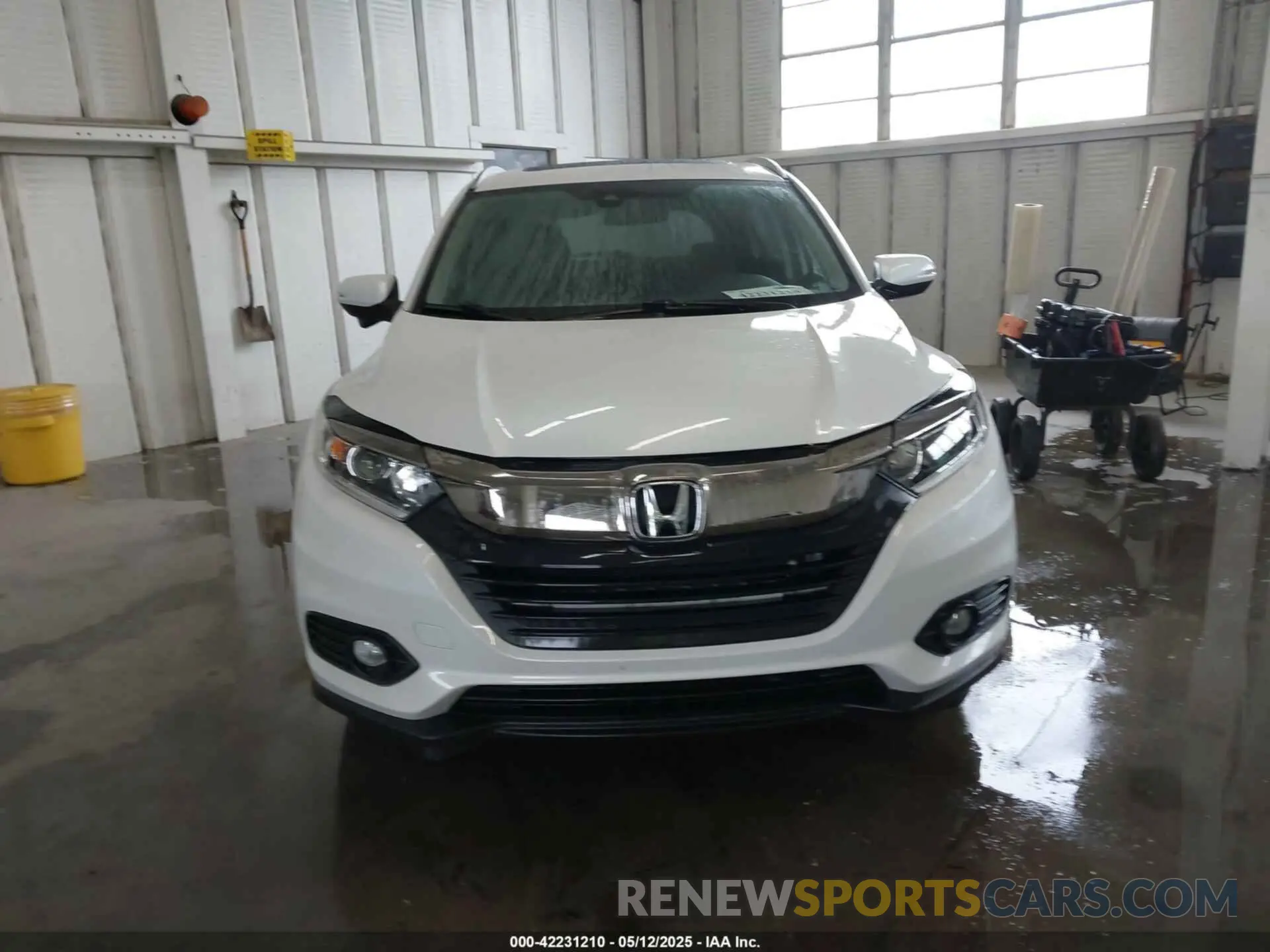 12 Photograph of a damaged car 3CZRU5H55LM709978 HONDA HR-V 2020