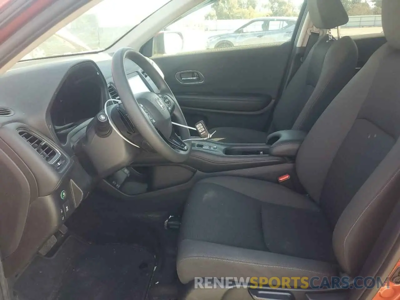 7 Photograph of a damaged car 3CZRU5H55LM718759 HONDA HR-V 2020