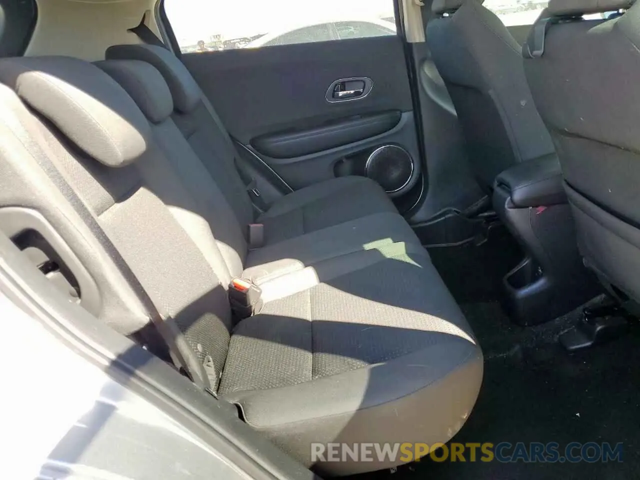 11 Photograph of a damaged car 3CZRU5H56LM706443 HONDA HR-V 2020