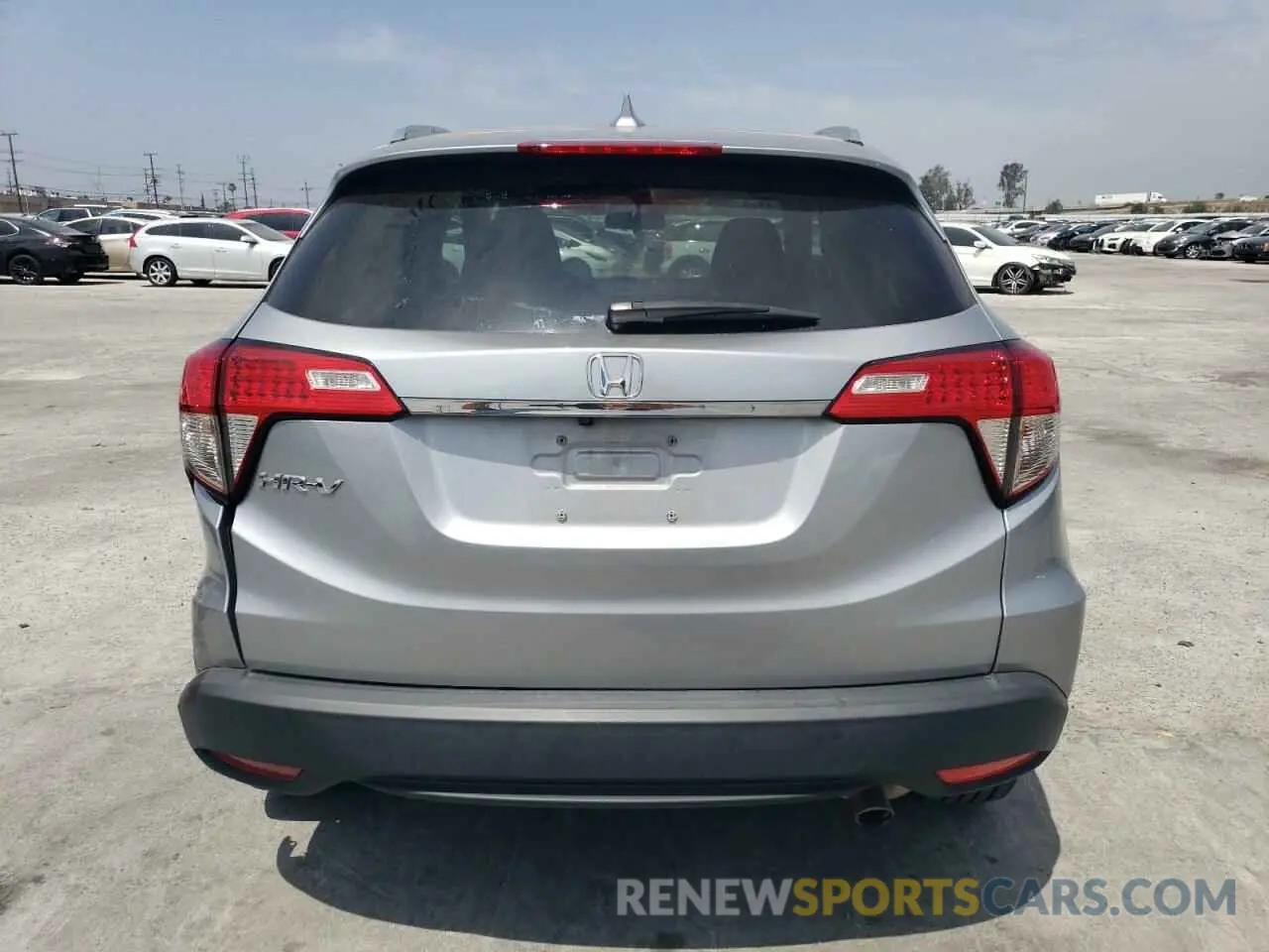 6 Photograph of a damaged car 3CZRU5H56LM715644 HONDA HR-V 2020
