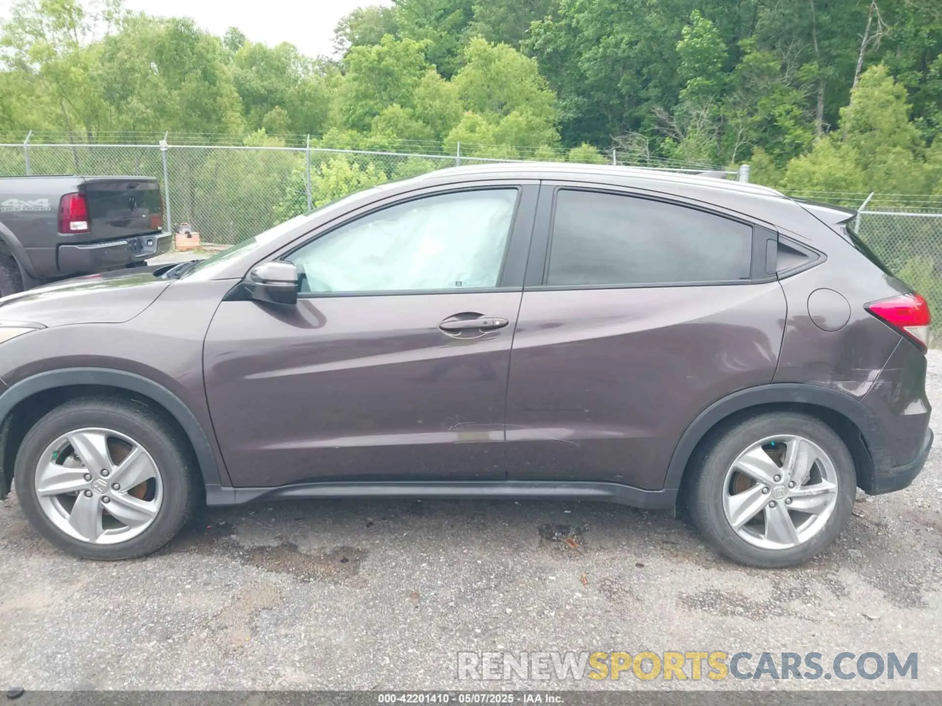 13 Photograph of a damaged car 3CZRU5H56LM718365 HONDA HR-V 2020