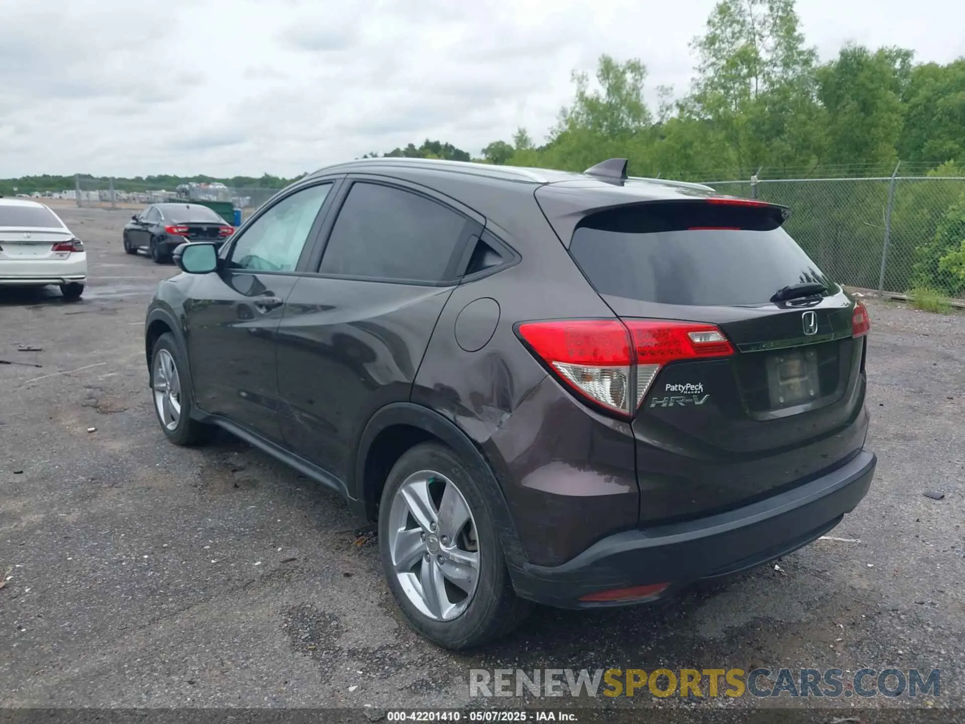 3 Photograph of a damaged car 3CZRU5H56LM718365 HONDA HR-V 2020