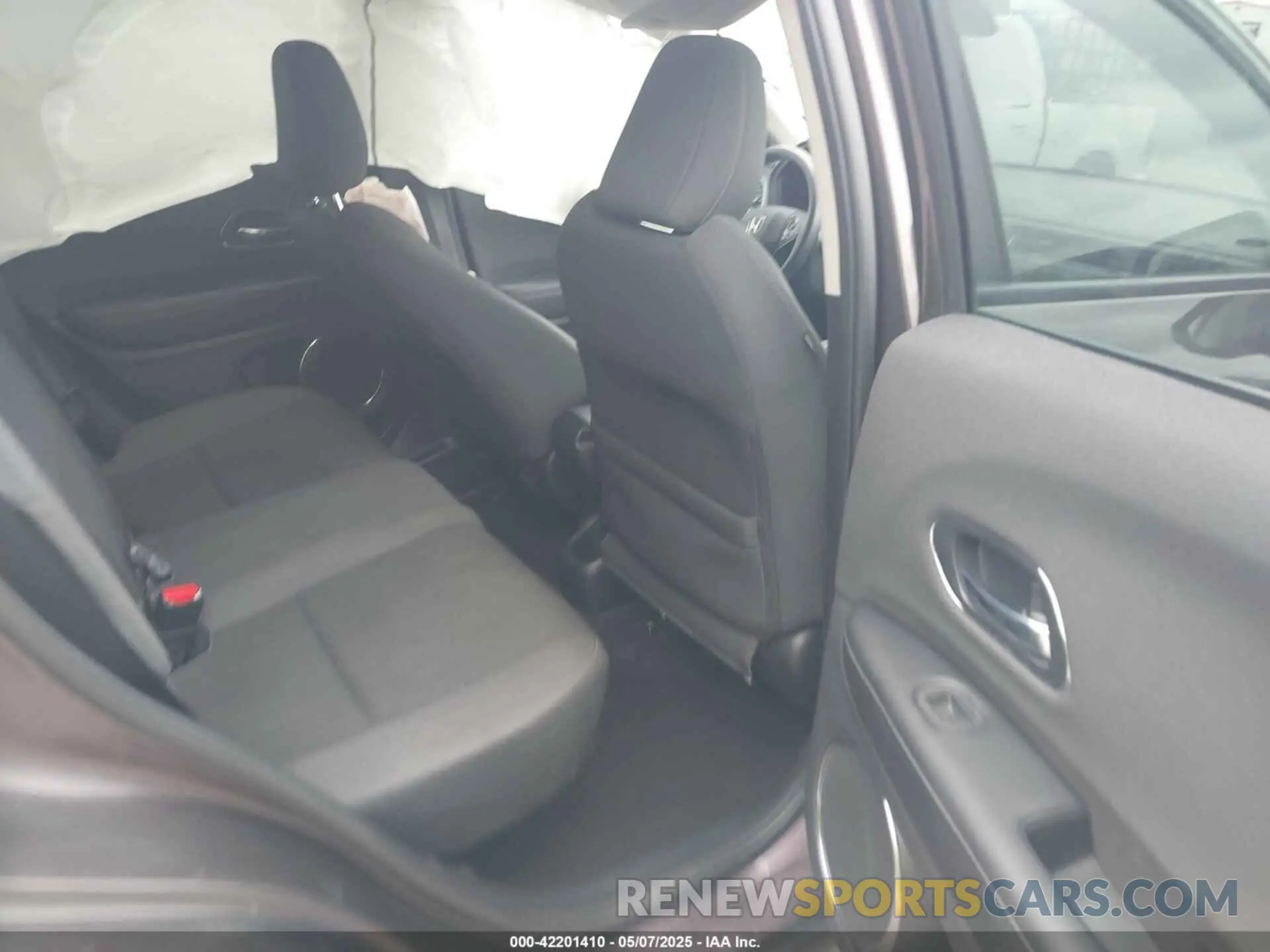 8 Photograph of a damaged car 3CZRU5H56LM718365 HONDA HR-V 2020