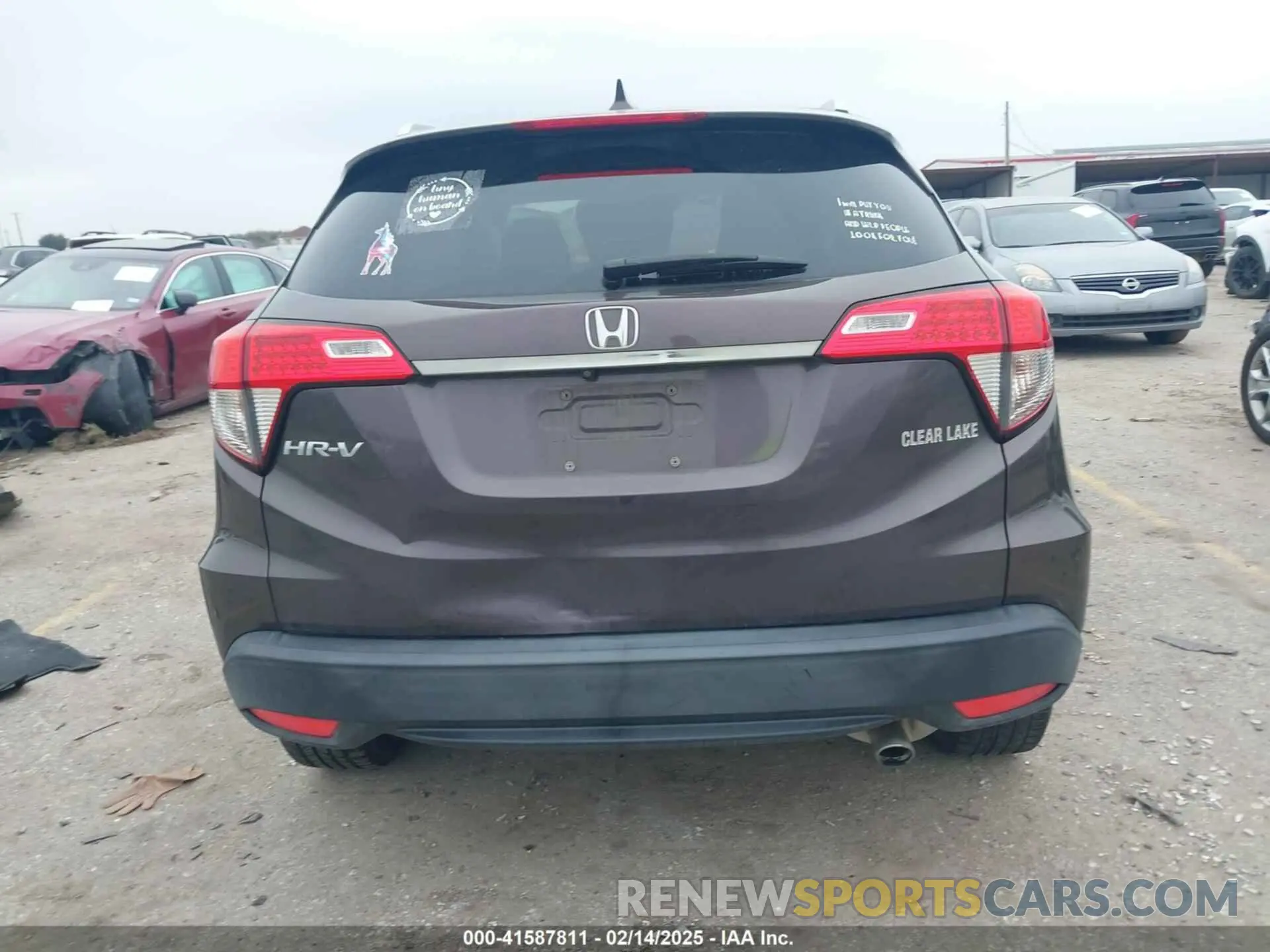 15 Photograph of a damaged car 3CZRU5H57LM701722 HONDA HR-V 2020