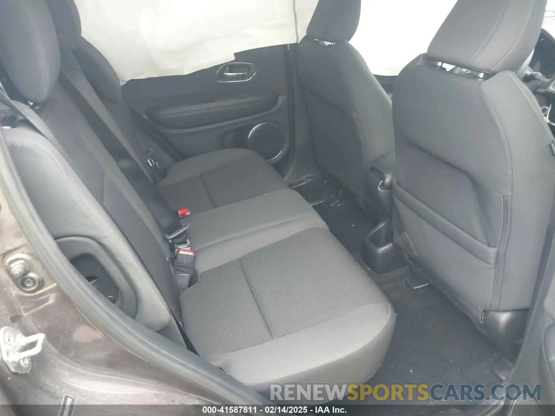 8 Photograph of a damaged car 3CZRU5H57LM701722 HONDA HR-V 2020