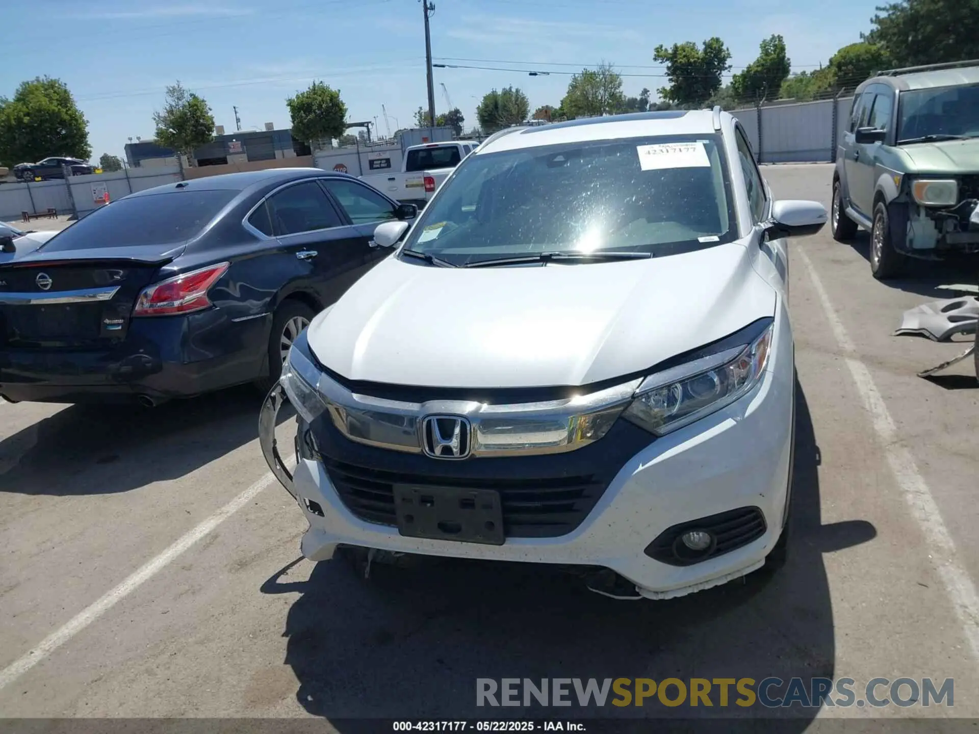 13 Photograph of a damaged car 3CZRU5H57LM718200 HONDA HR-V 2020