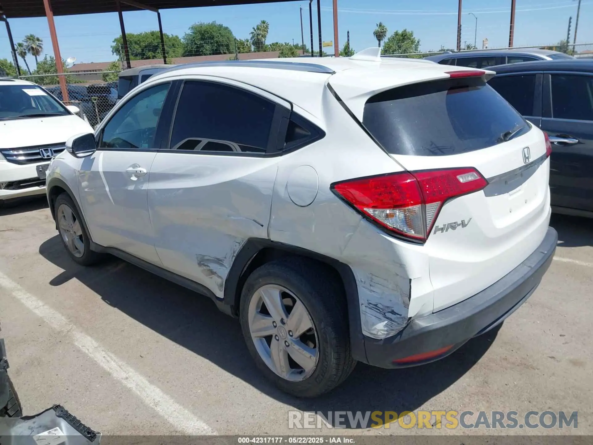 3 Photograph of a damaged car 3CZRU5H57LM718200 HONDA HR-V 2020