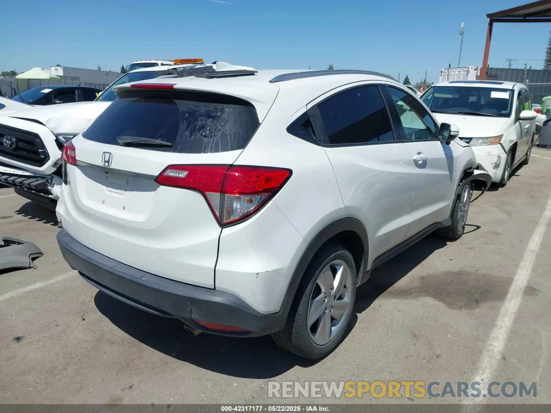 4 Photograph of a damaged car 3CZRU5H57LM718200 HONDA HR-V 2020