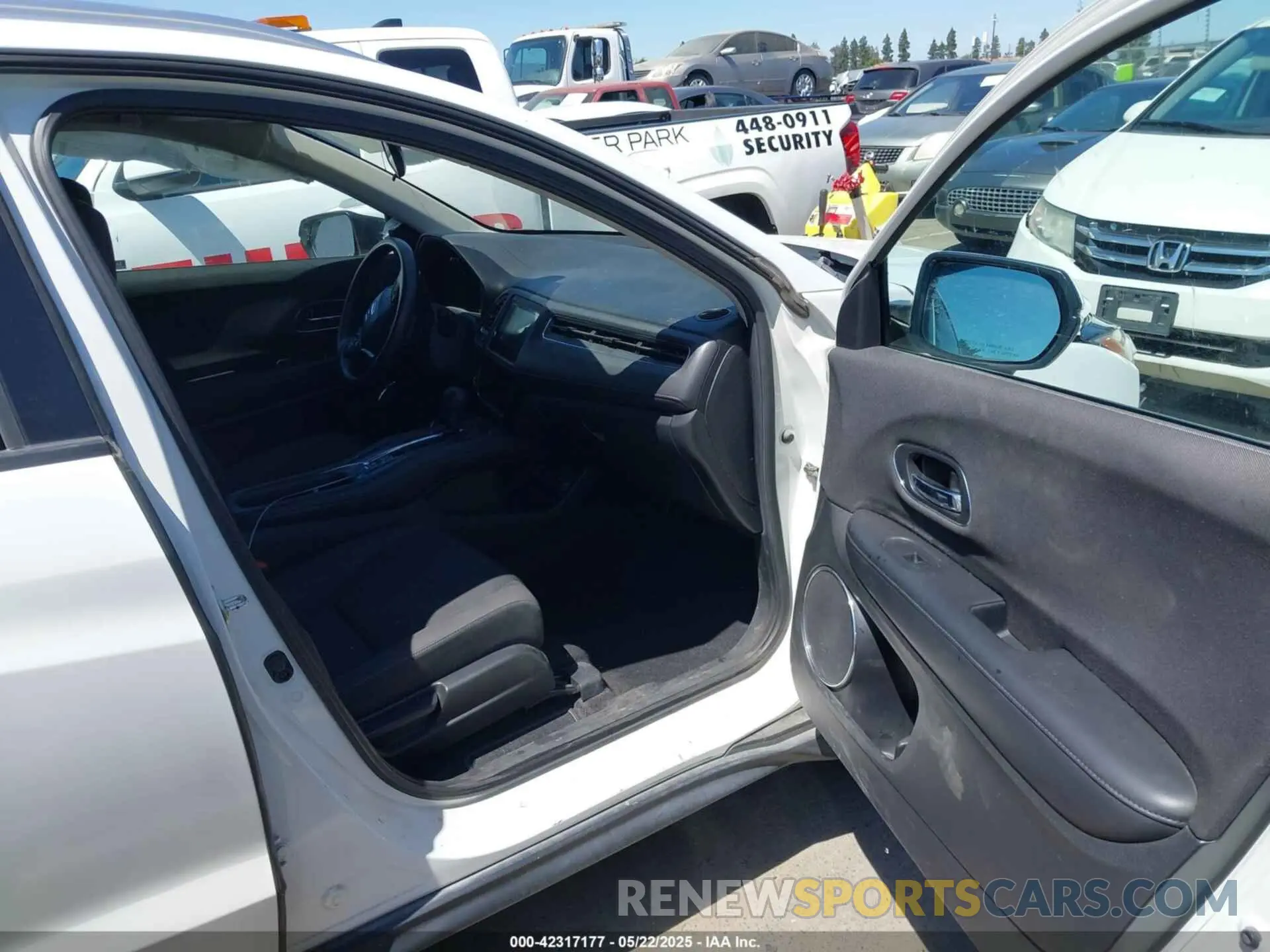 5 Photograph of a damaged car 3CZRU5H57LM718200 HONDA HR-V 2020