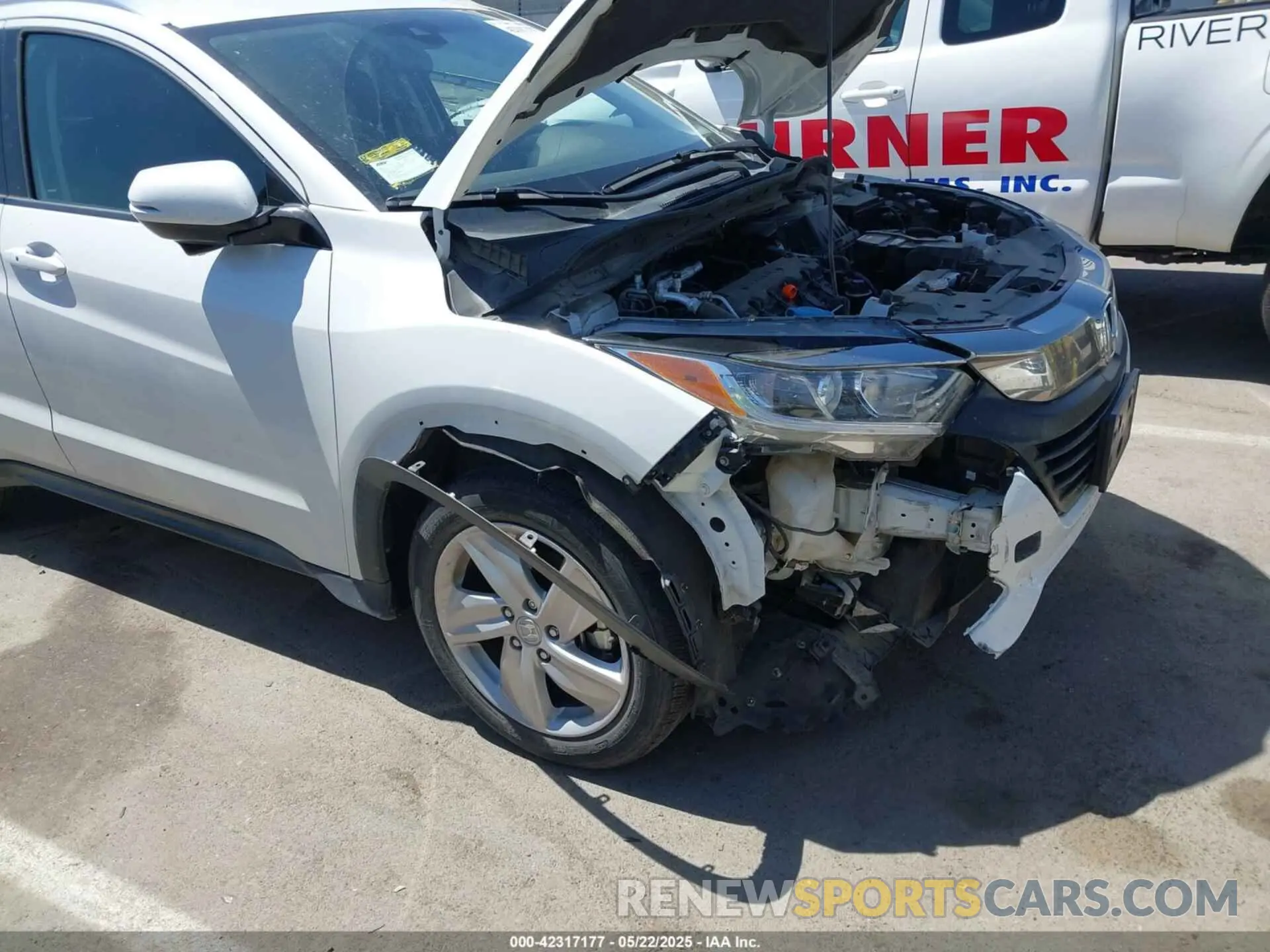 6 Photograph of a damaged car 3CZRU5H57LM718200 HONDA HR-V 2020