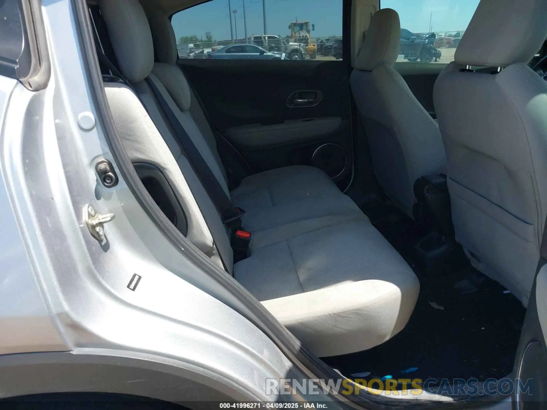 8 Photograph of a damaged car 3CZRU5H58LM702507 HONDA HR-V 2020