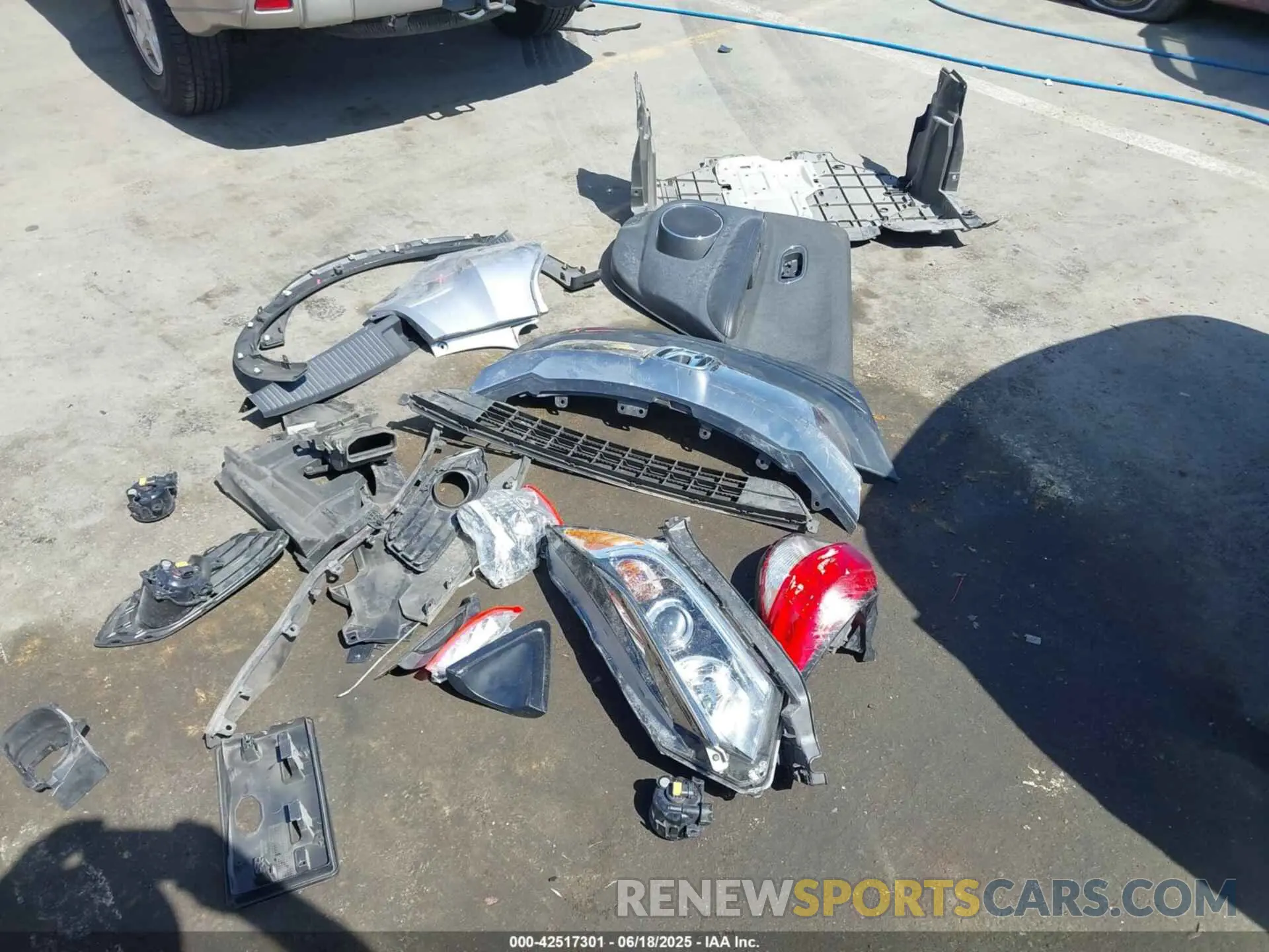 12 Photograph of a damaged car 3CZRU5H58LM709246 HONDA HR-V 2020