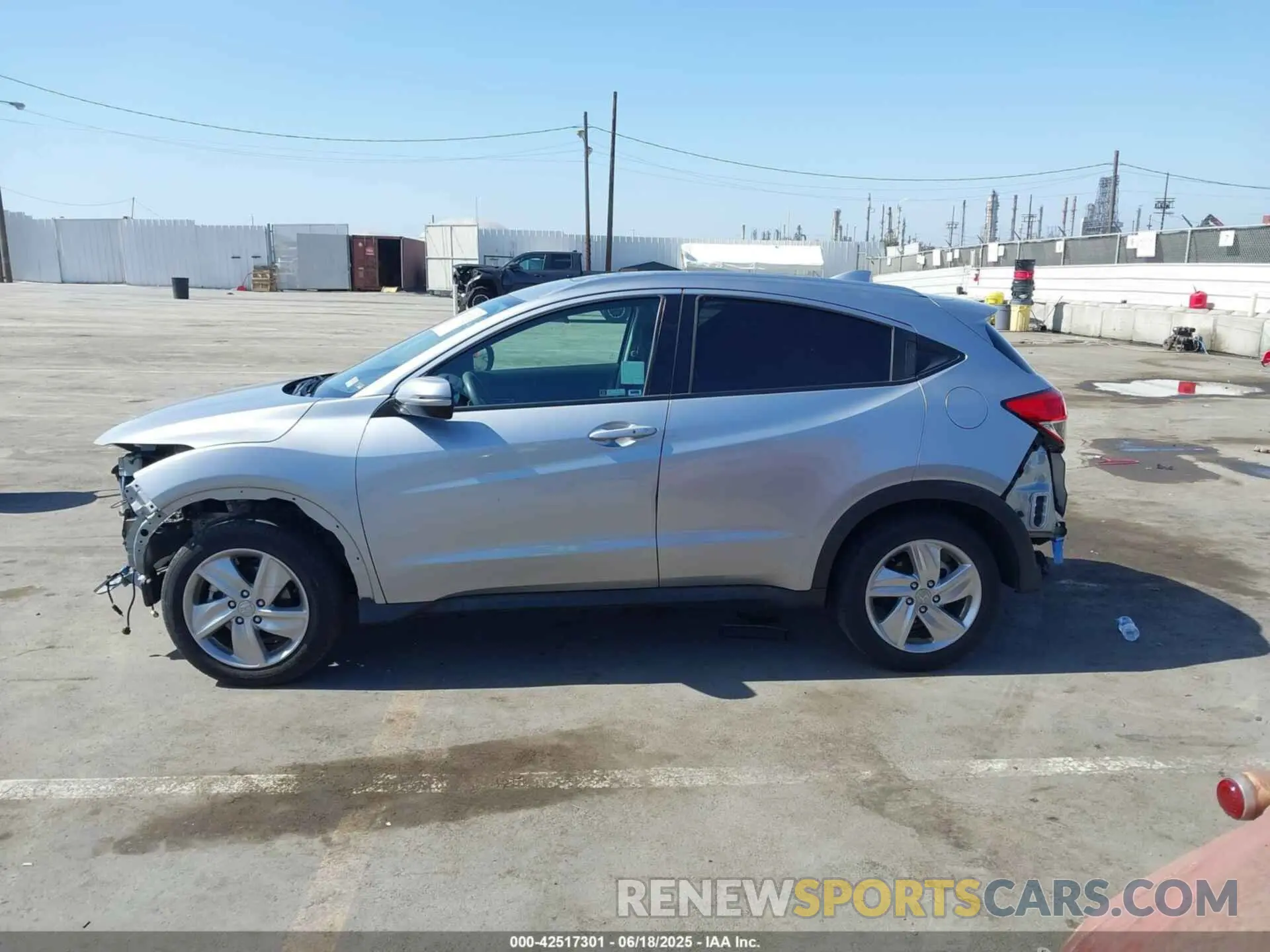 15 Photograph of a damaged car 3CZRU5H58LM709246 HONDA HR-V 2020