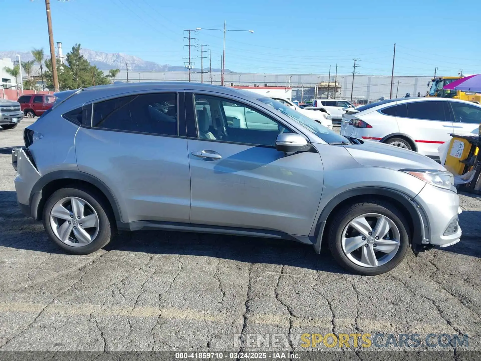 19 Photograph of a damaged car 3CZRU5H58LM710980 HONDA HR-V 2020