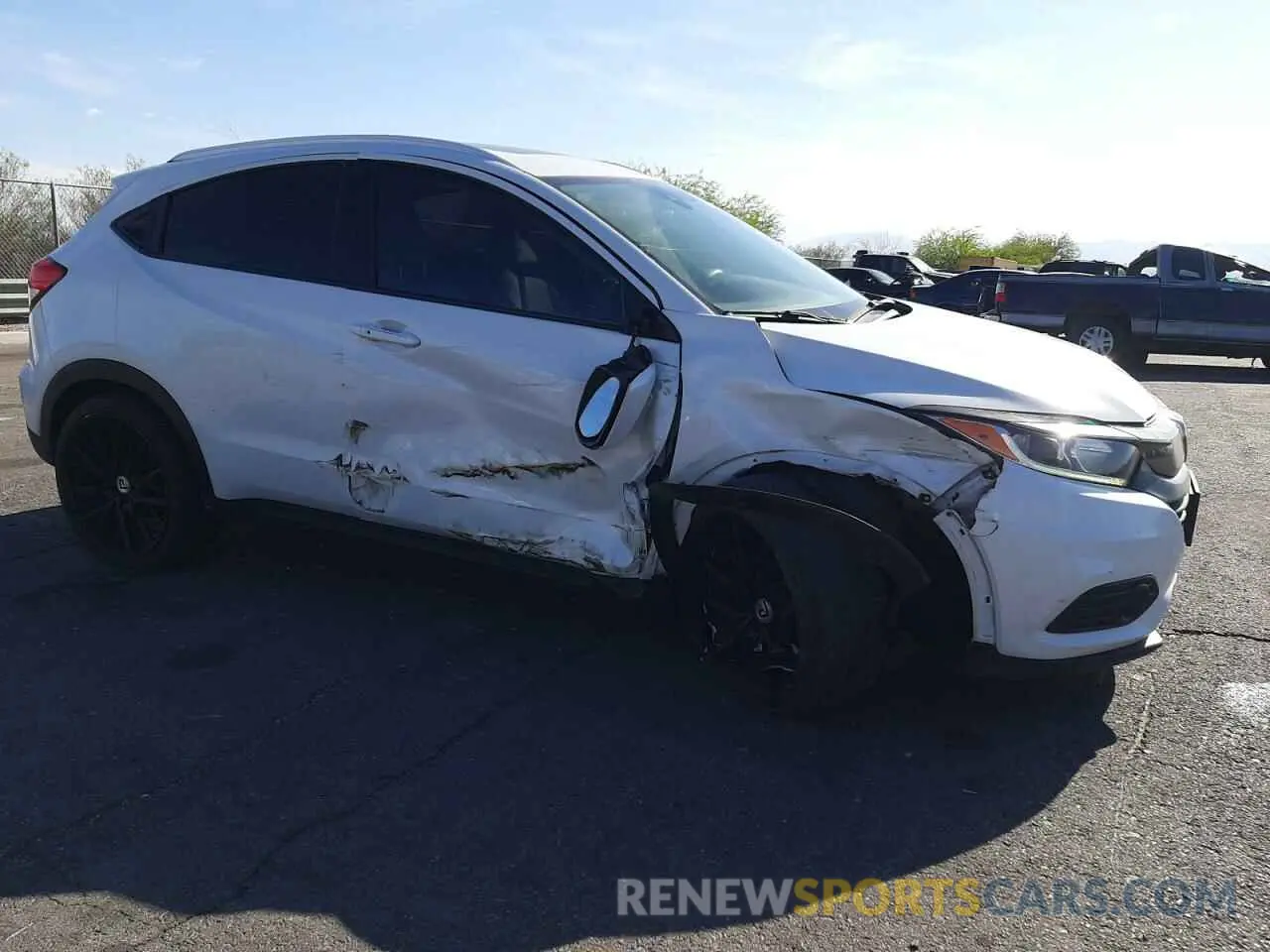 4 Photograph of a damaged car 3CZRU5H5XLM700533 HONDA HR-V 2020