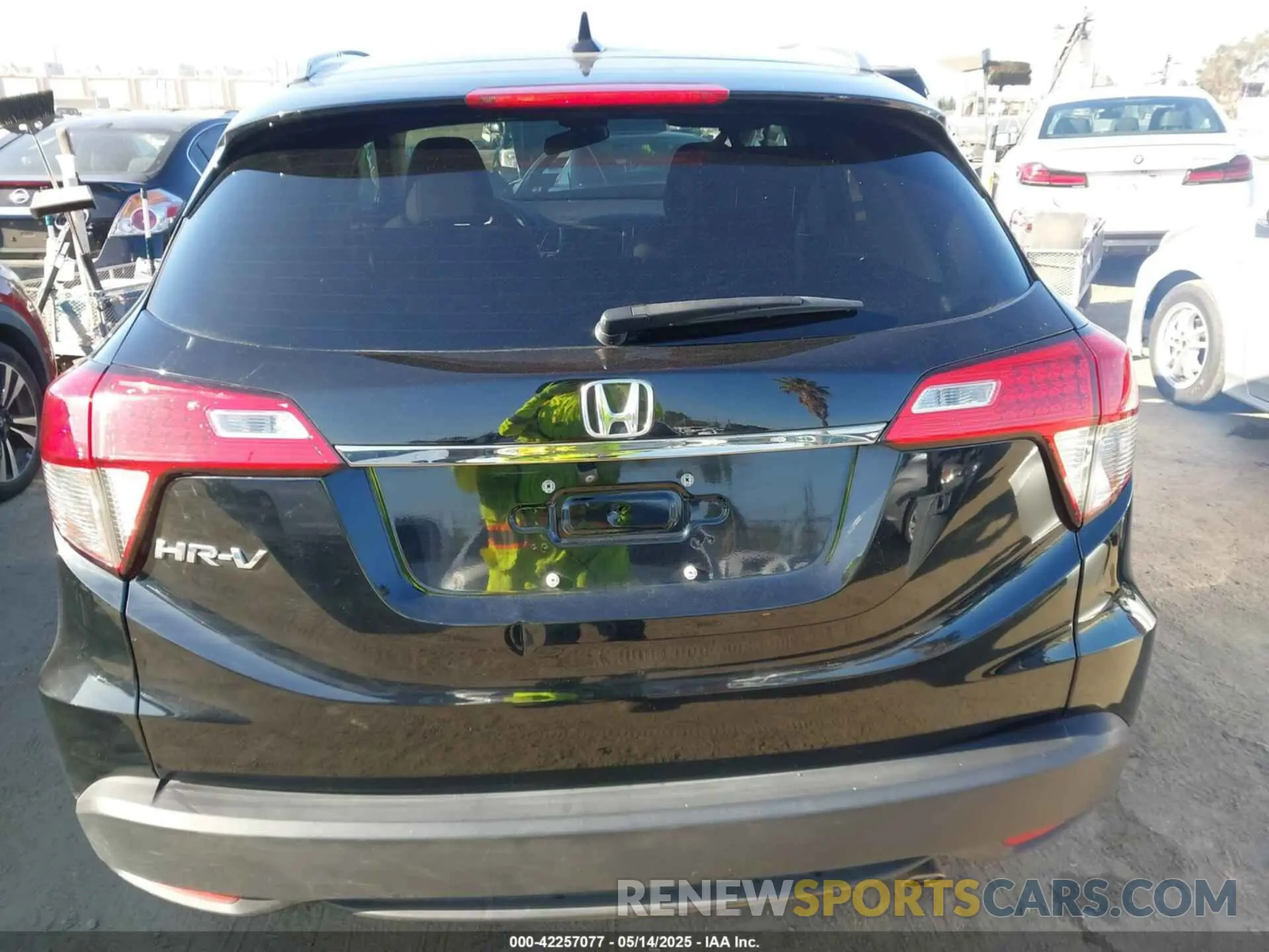 16 Photograph of a damaged car 3CZRU5H5XLM703870 HONDA HR-V 2020