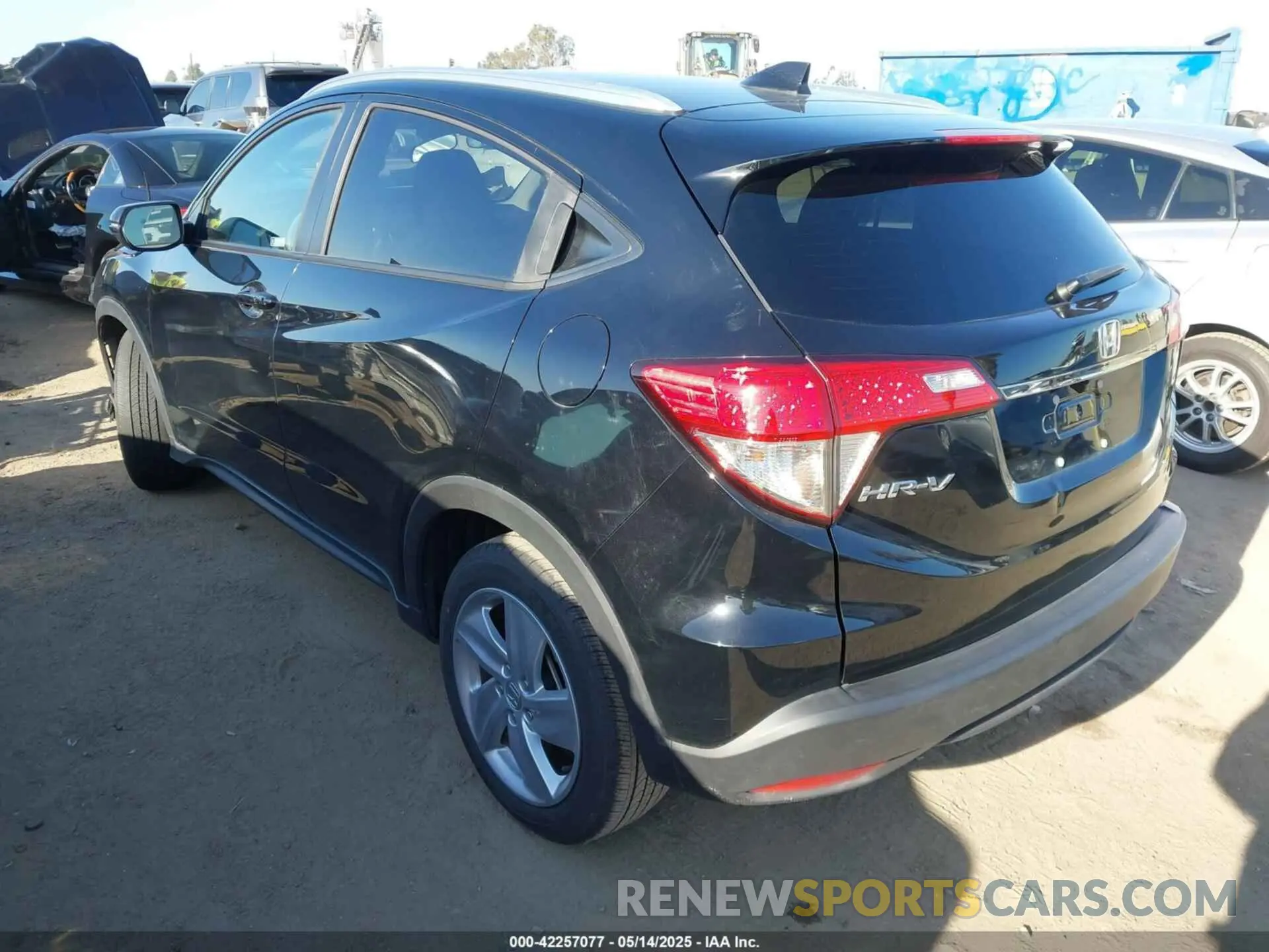 3 Photograph of a damaged car 3CZRU5H5XLM703870 HONDA HR-V 2020