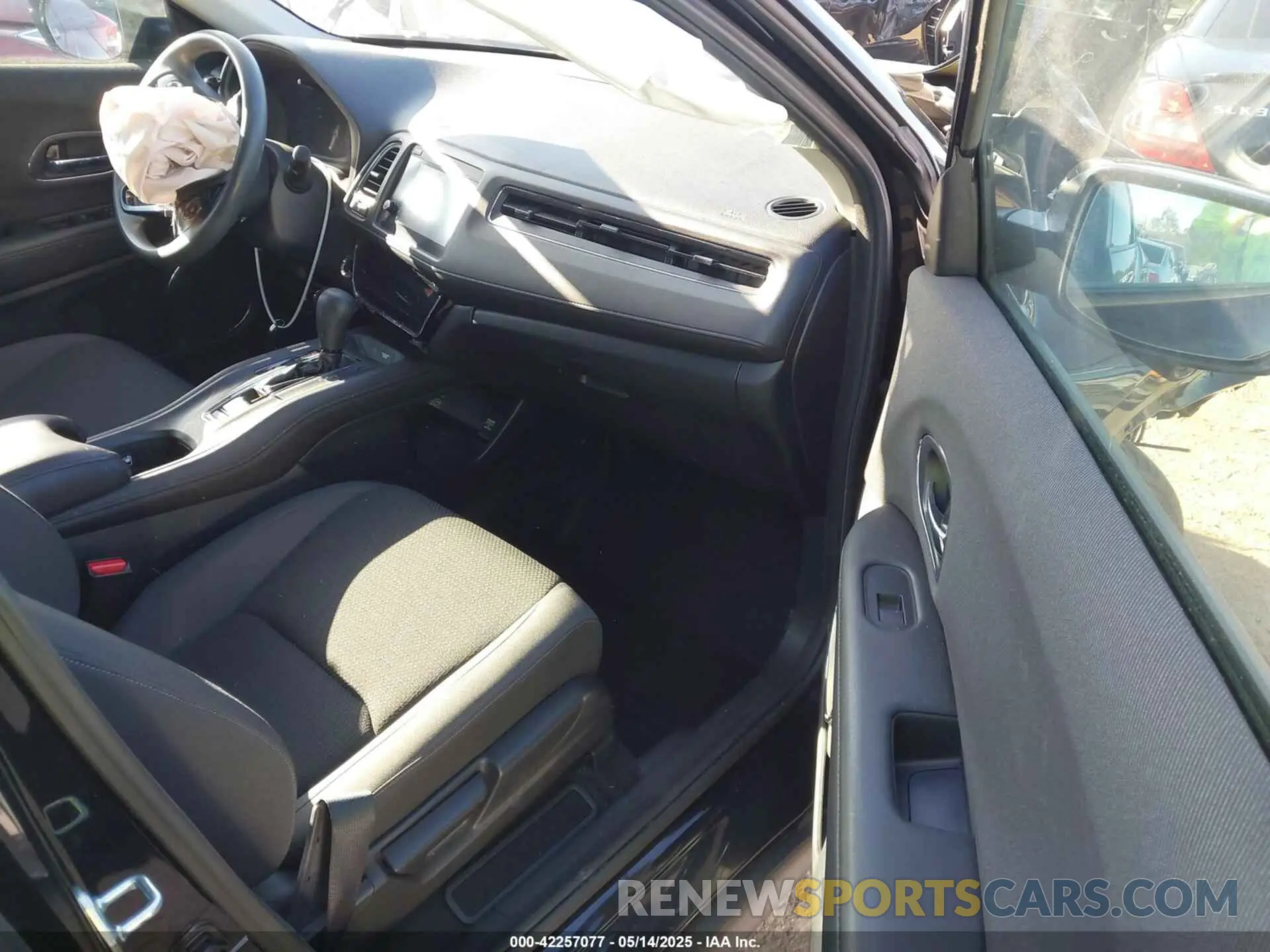 5 Photograph of a damaged car 3CZRU5H5XLM703870 HONDA HR-V 2020