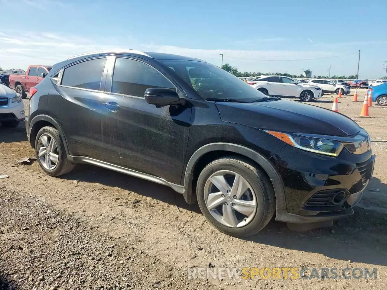 4 Photograph of a damaged car 3CZRU5H70LM717794 HONDA HR-V 2020