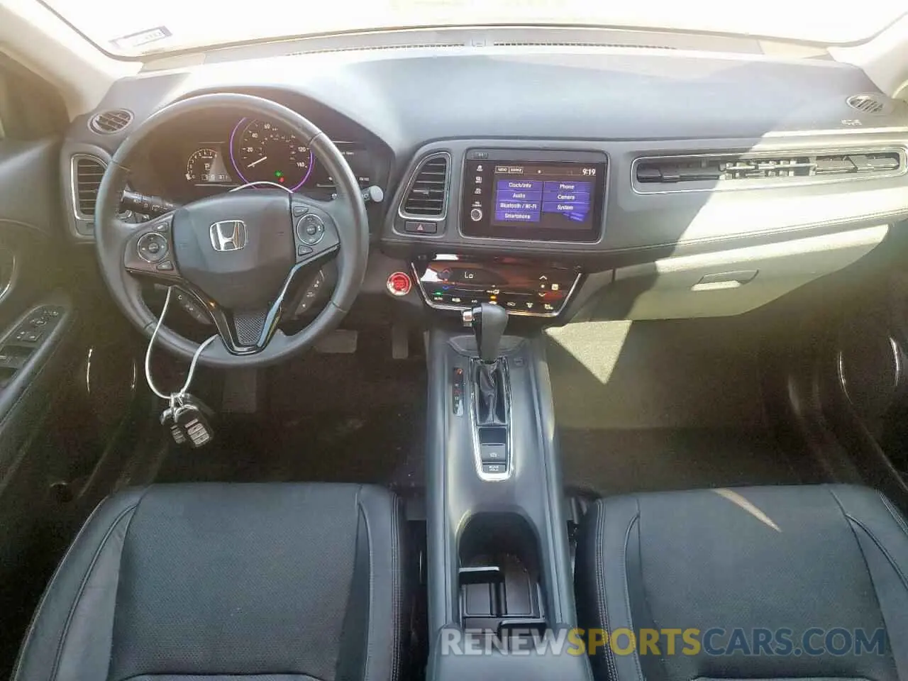 8 Photograph of a damaged car 3CZRU5H70LM717794 HONDA HR-V 2020