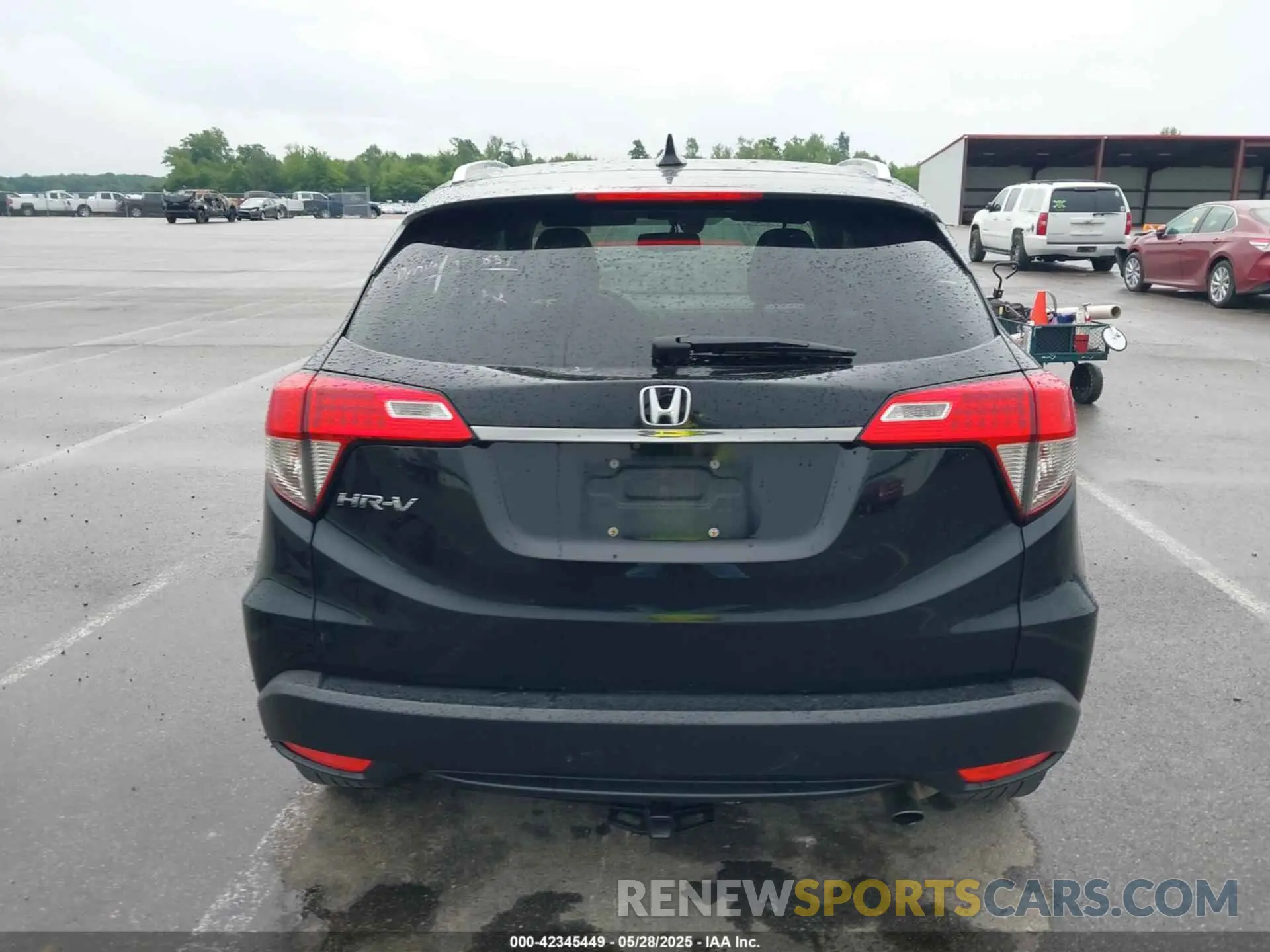 17 Photograph of a damaged car 3CZRU5H79LM717809 HONDA HR-V 2020