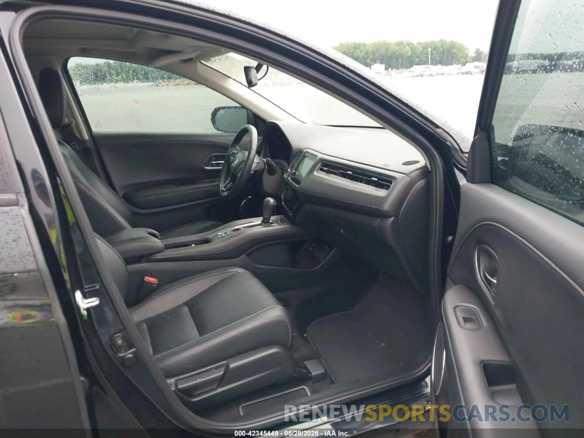 5 Photograph of a damaged car 3CZRU5H79LM717809 HONDA HR-V 2020