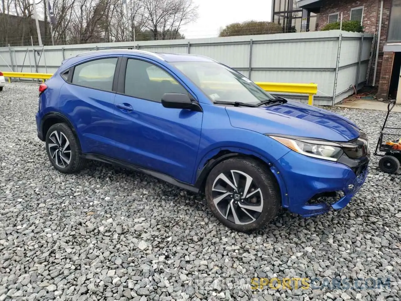 4 Photograph of a damaged car 3CZRU6H10LM731468 HONDA HR-V 2020