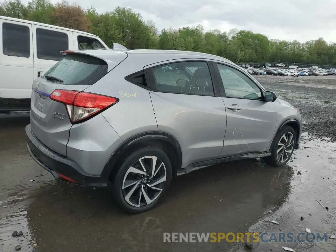 3 Photograph of a damaged car 3CZRU6H12LM719466 HONDA HR-V 2020