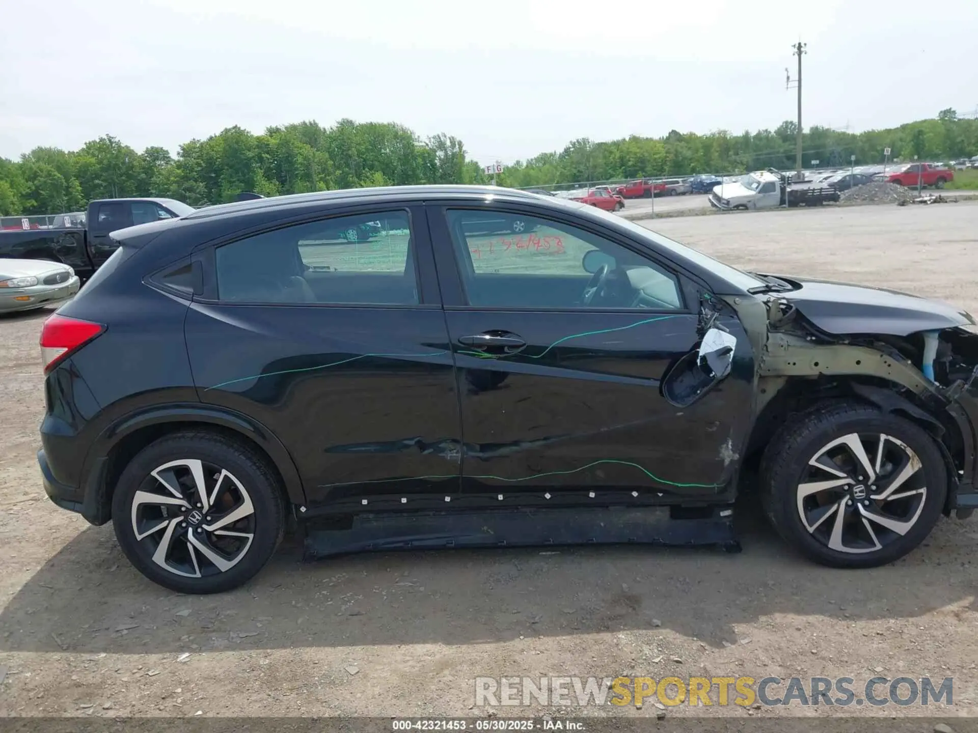 14 Photograph of a damaged car 3CZRU6H15LM712396 HONDA HR-V 2020
