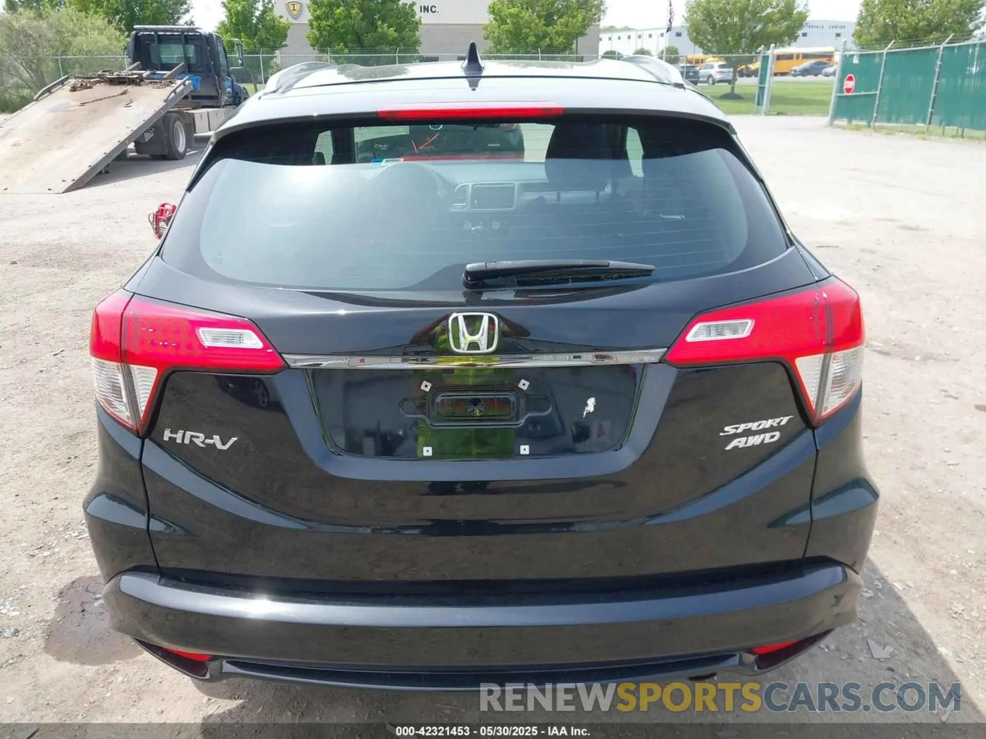 17 Photograph of a damaged car 3CZRU6H15LM712396 HONDA HR-V 2020