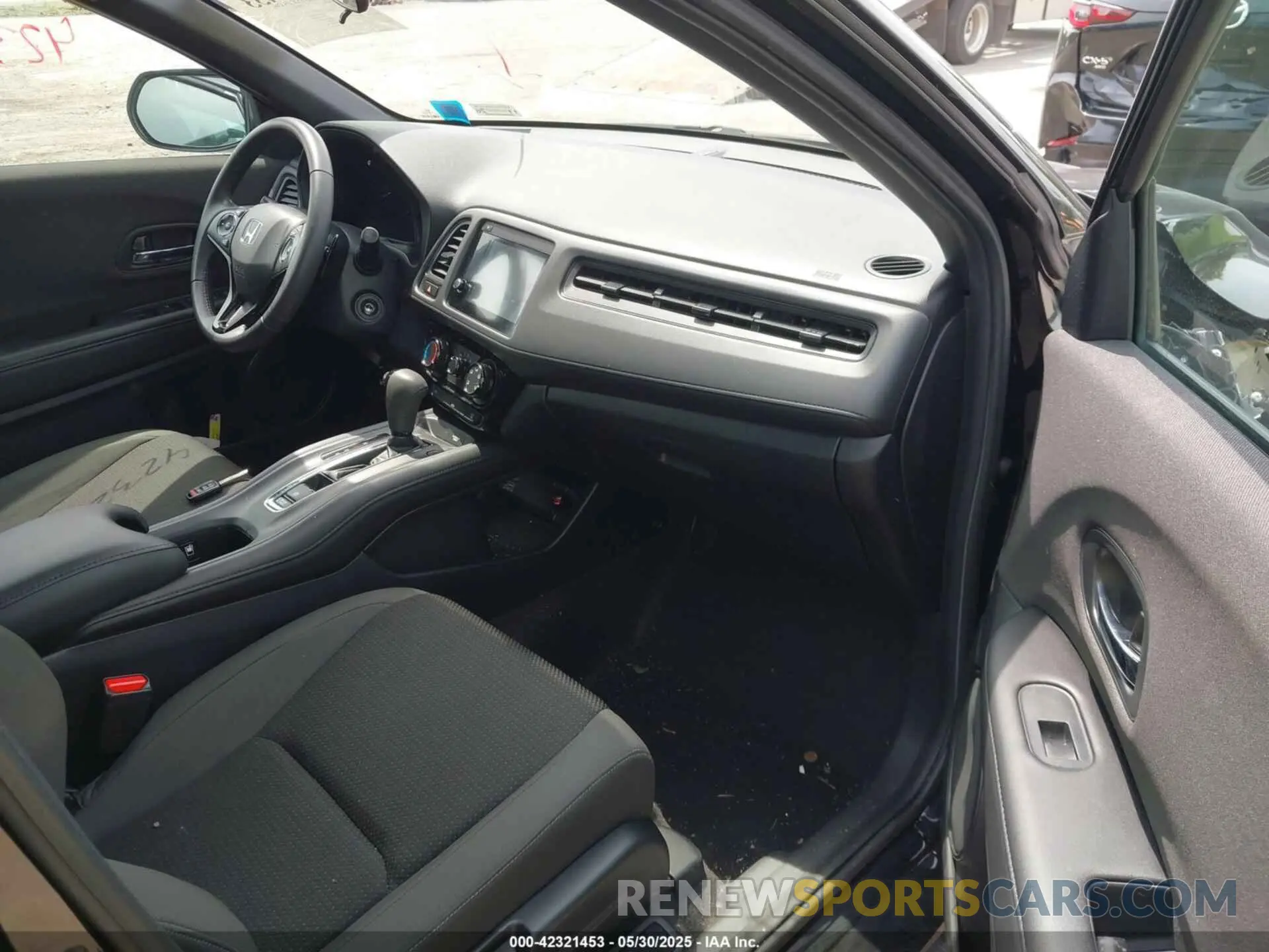 5 Photograph of a damaged car 3CZRU6H15LM712396 HONDA HR-V 2020