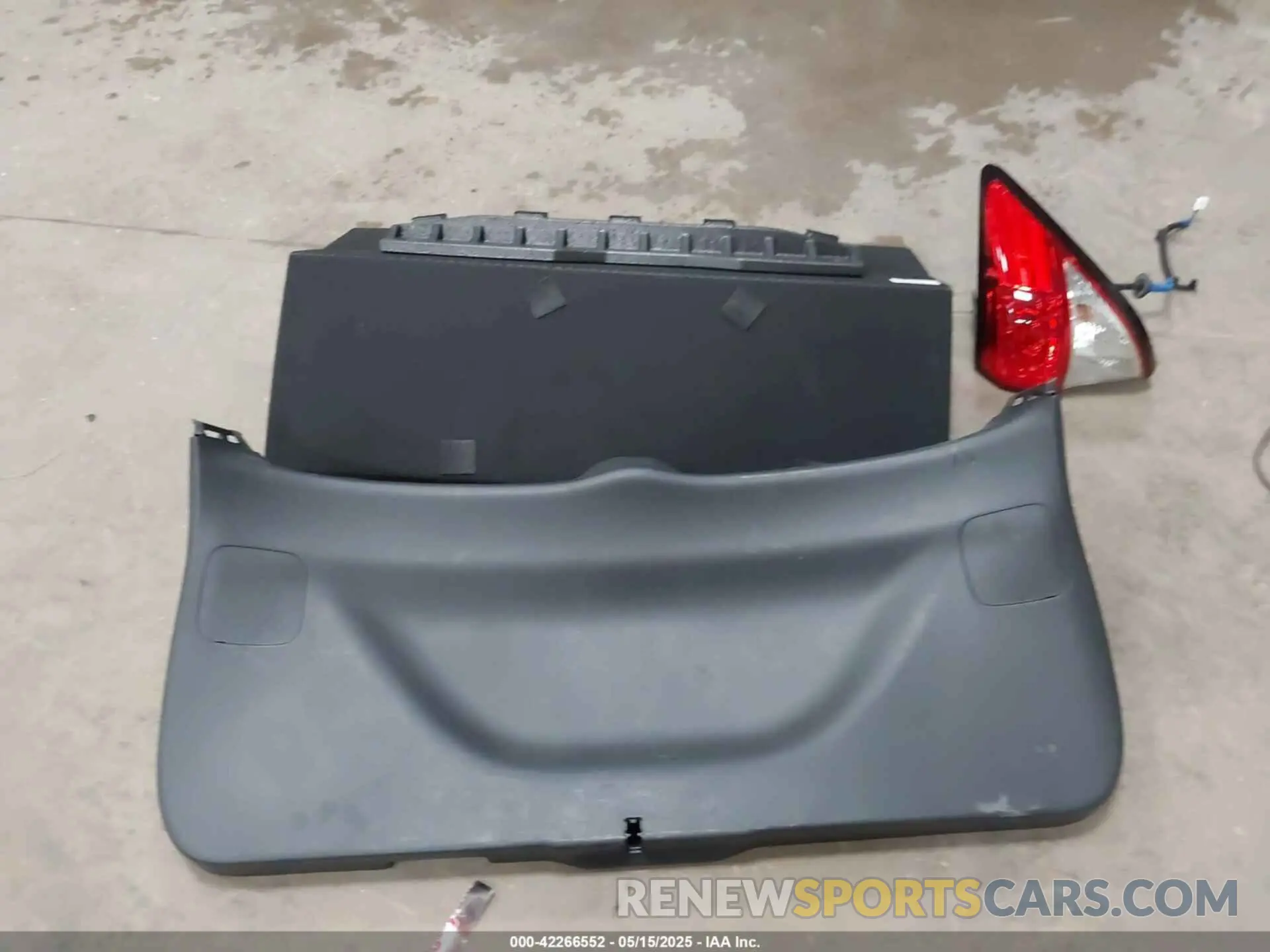 12 Photograph of a damaged car 3CZRU6H15LM738299 HONDA HR-V 2020