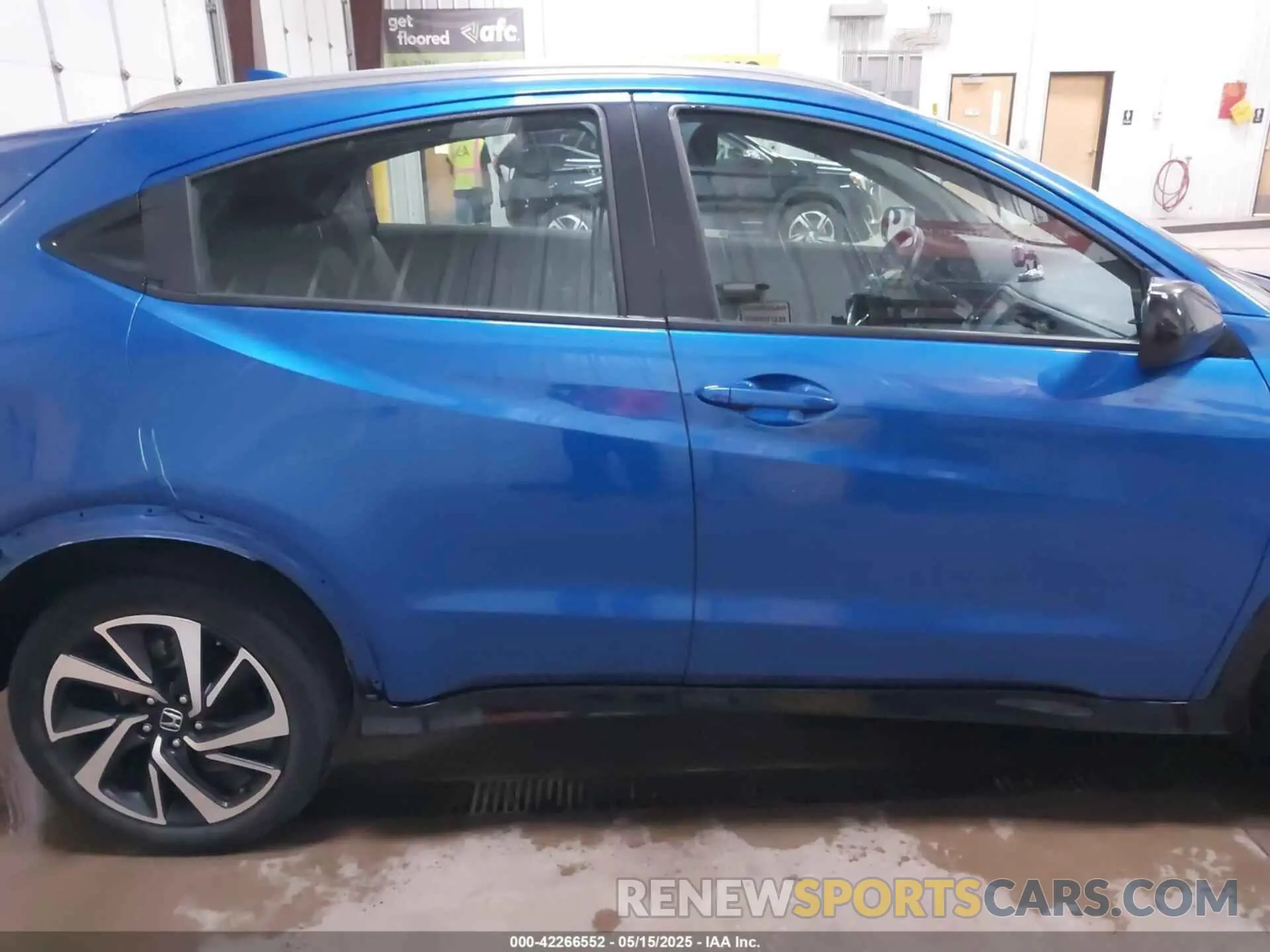 14 Photograph of a damaged car 3CZRU6H15LM738299 HONDA HR-V 2020