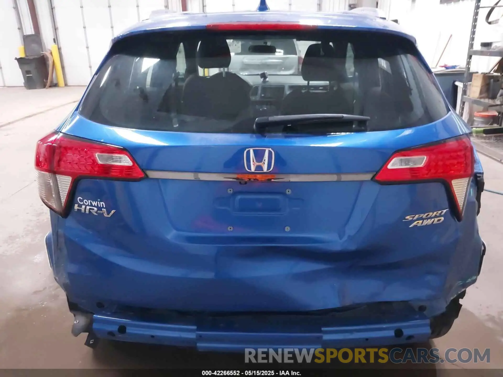 17 Photograph of a damaged car 3CZRU6H15LM738299 HONDA HR-V 2020