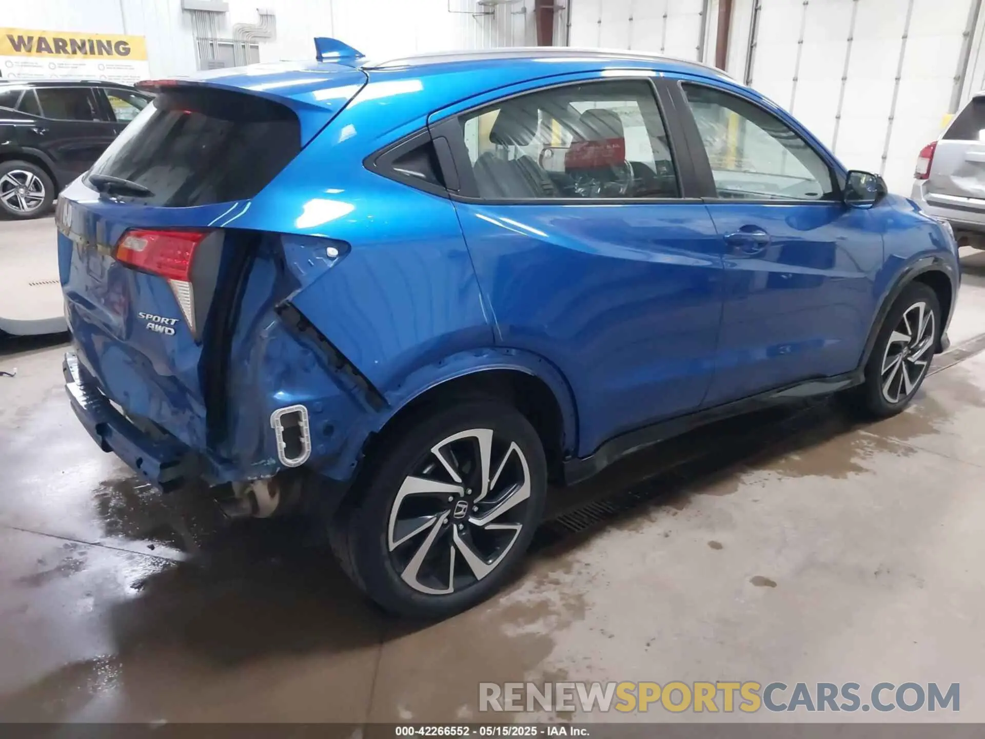 4 Photograph of a damaged car 3CZRU6H15LM738299 HONDA HR-V 2020