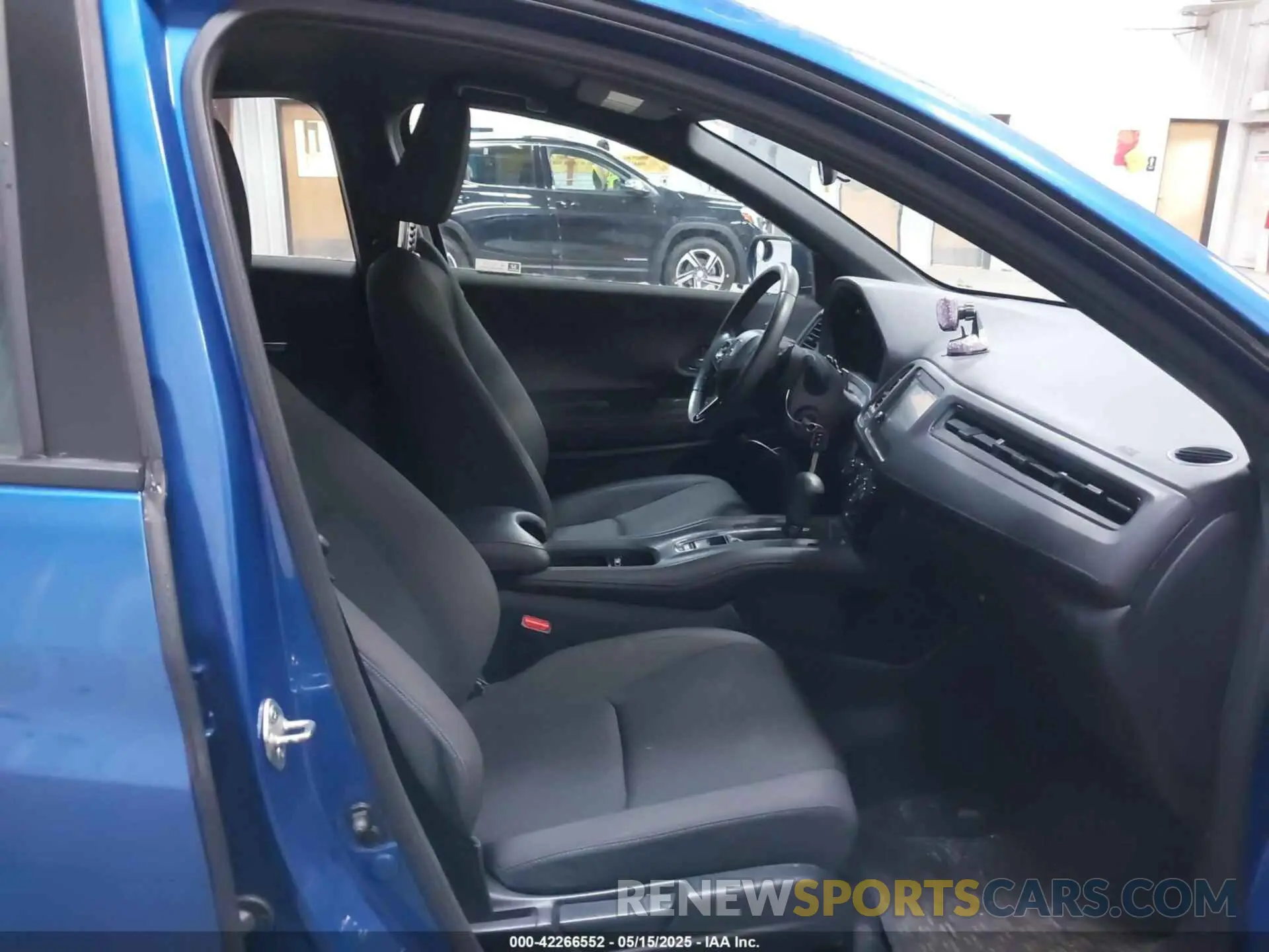 5 Photograph of a damaged car 3CZRU6H15LM738299 HONDA HR-V 2020