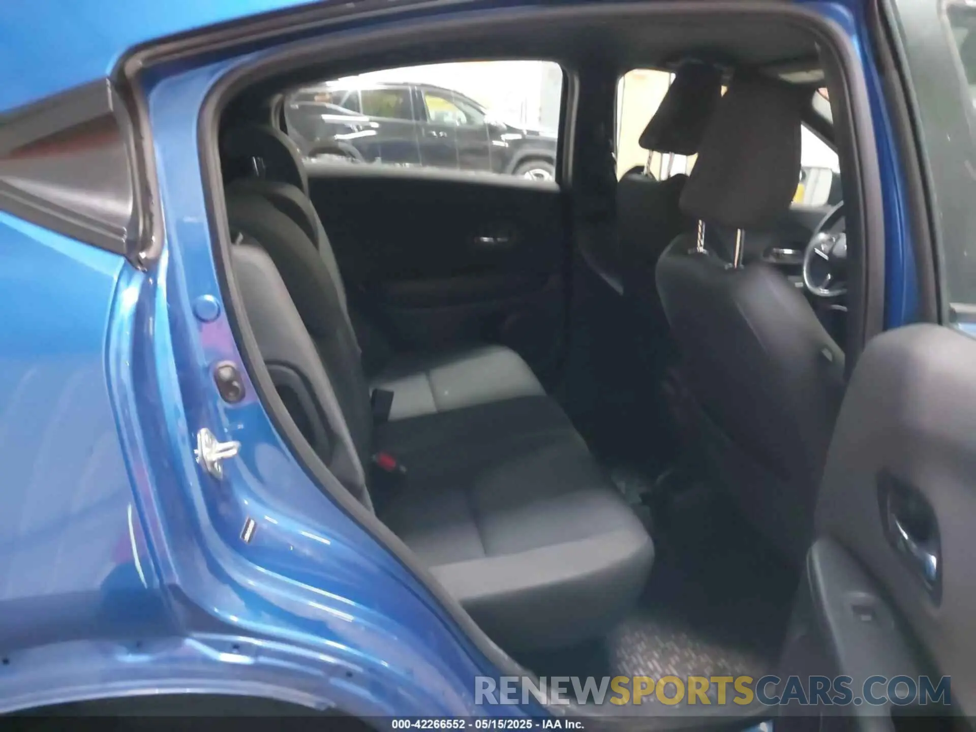 8 Photograph of a damaged car 3CZRU6H15LM738299 HONDA HR-V 2020