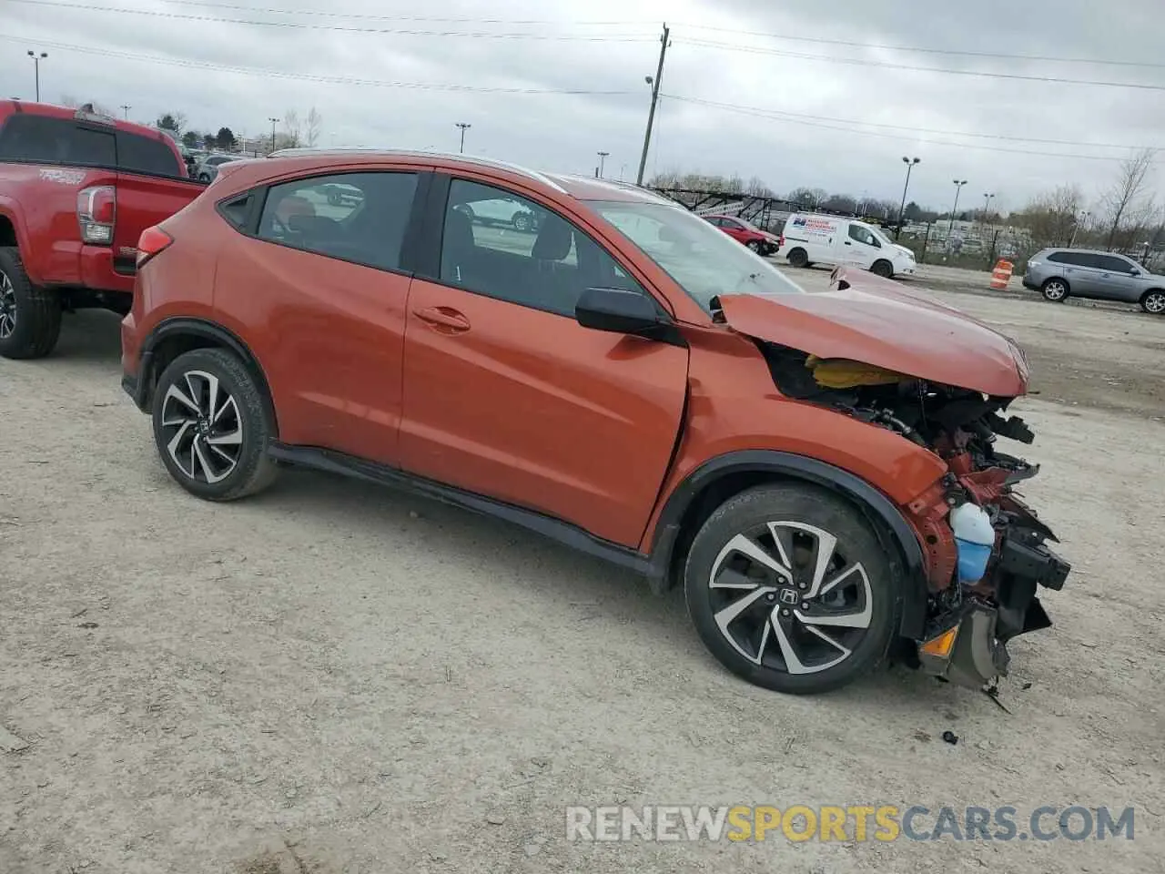 4 Photograph of a damaged car 3CZRU6H16LG701549 HONDA HR-V 2020