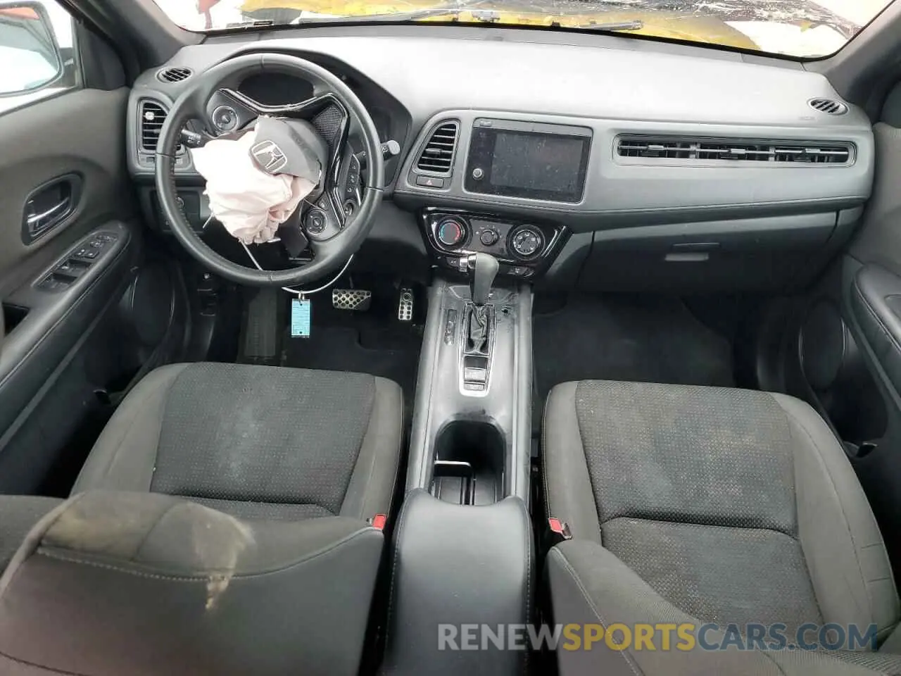 8 Photograph of a damaged car 3CZRU6H16LG701549 HONDA HR-V 2020