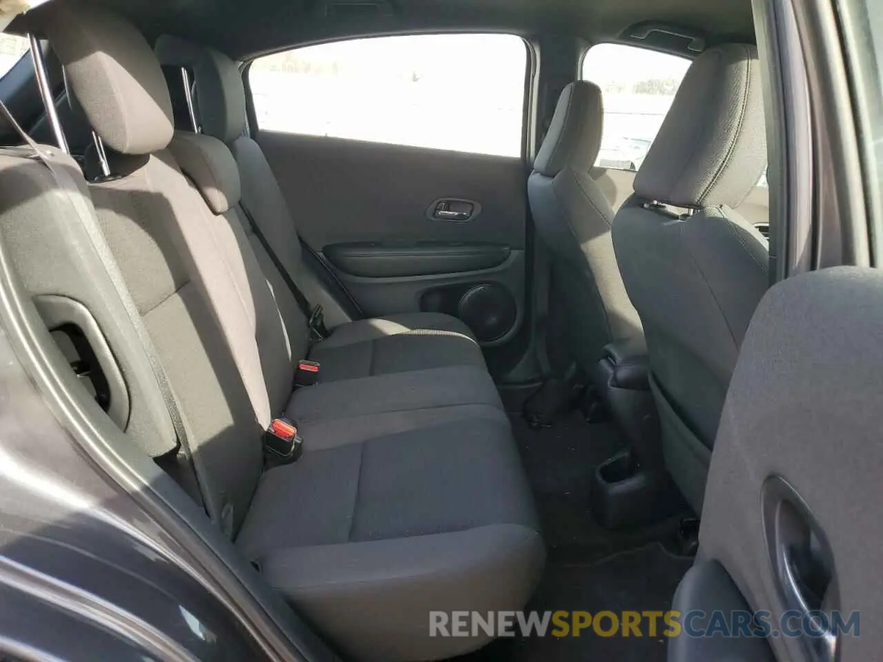 10 Photograph of a damaged car 3CZRU6H16LM713170 HONDA HR-V 2020