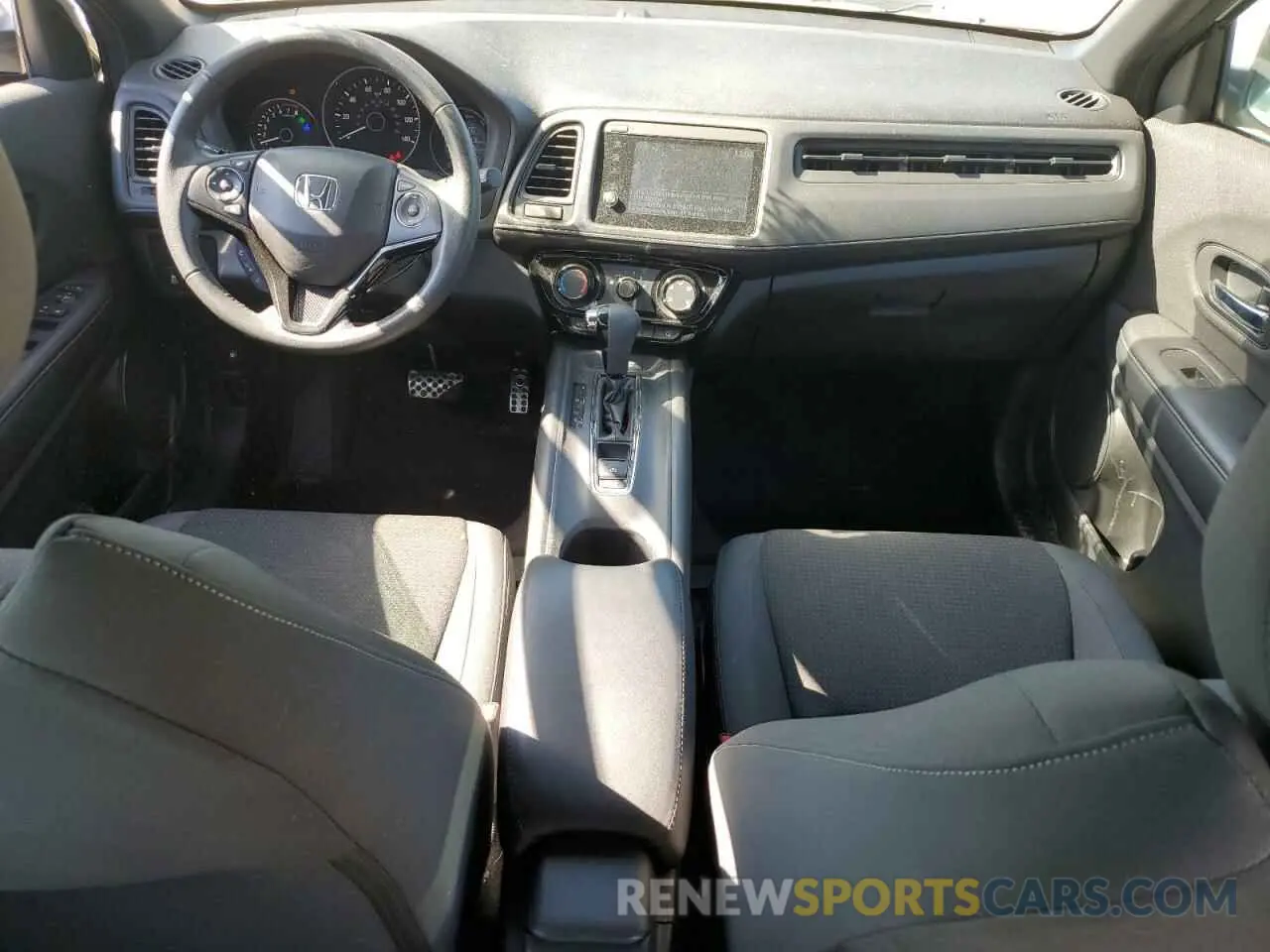 8 Photograph of a damaged car 3CZRU6H16LM731264 HONDA HR-V 2020