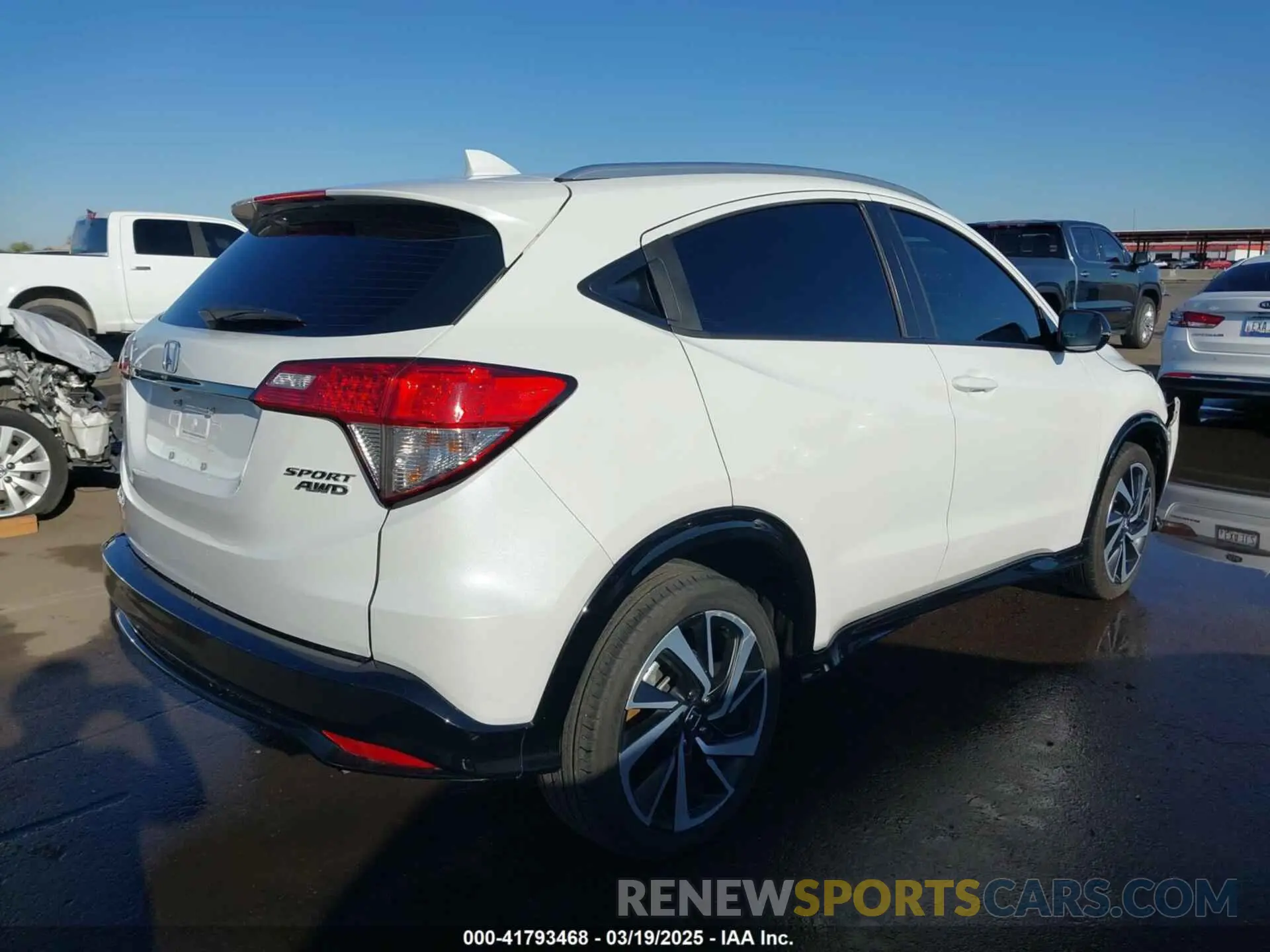 4 Photograph of a damaged car 3CZRU6H17LM706499 HONDA HR-V 2020
