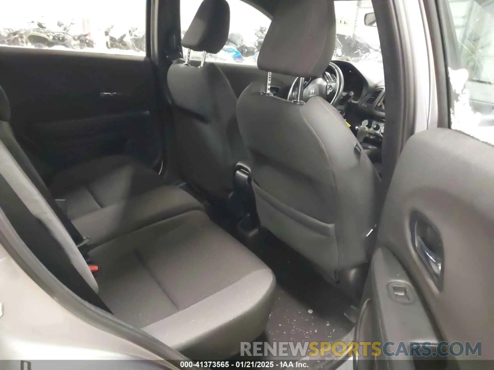 8 Photograph of a damaged car 3CZRU6H18LG701889 HONDA HR-V 2020