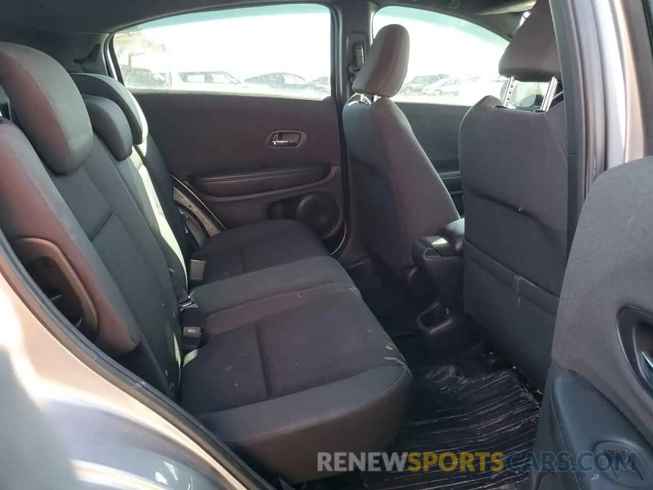 11 Photograph of a damaged car 3CZRU6H19LM713504 HONDA HR-V 2020