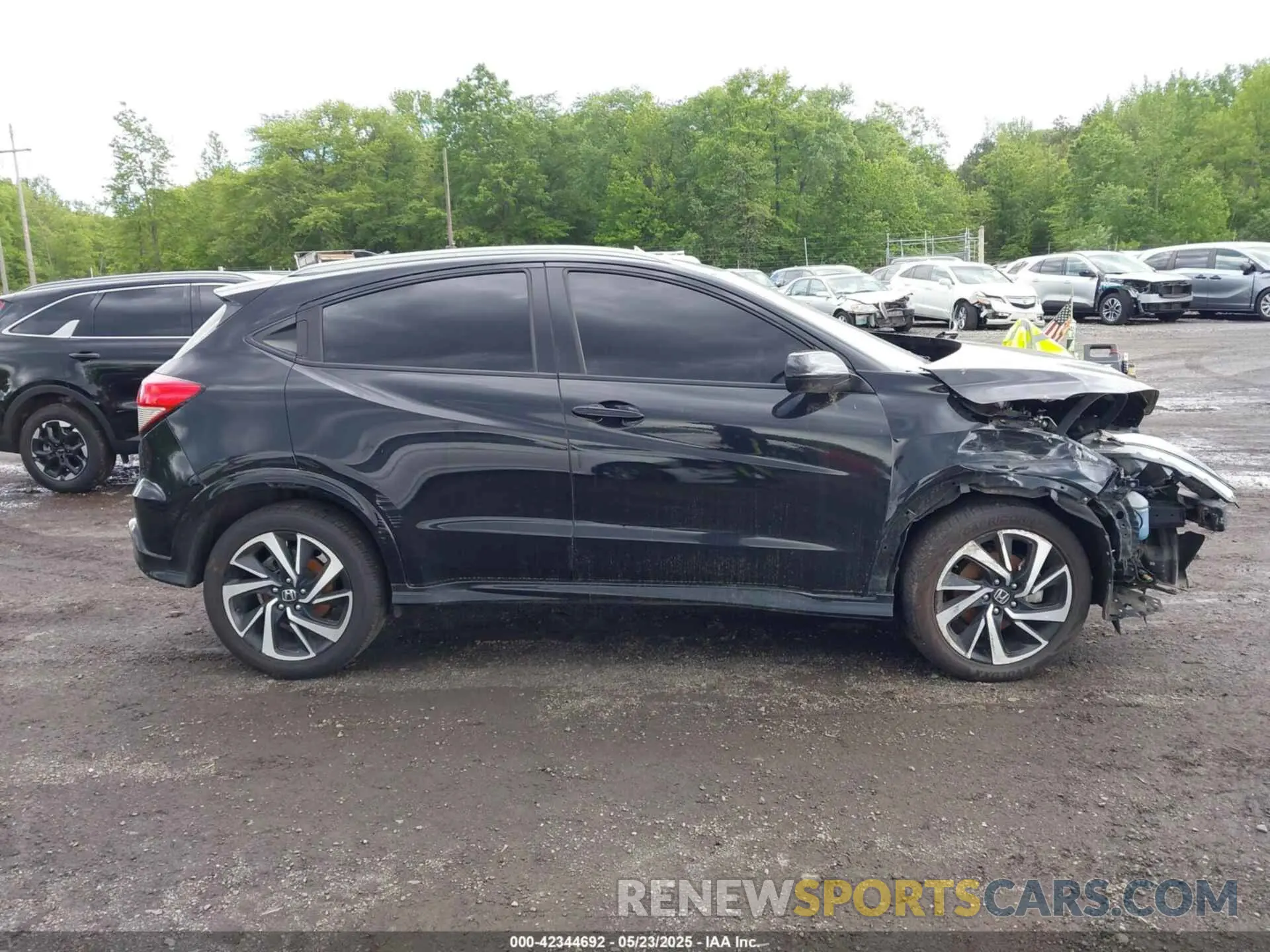 13 Photograph of a damaged car 3CZRU6H1XLM731770 HONDA HR-V 2020