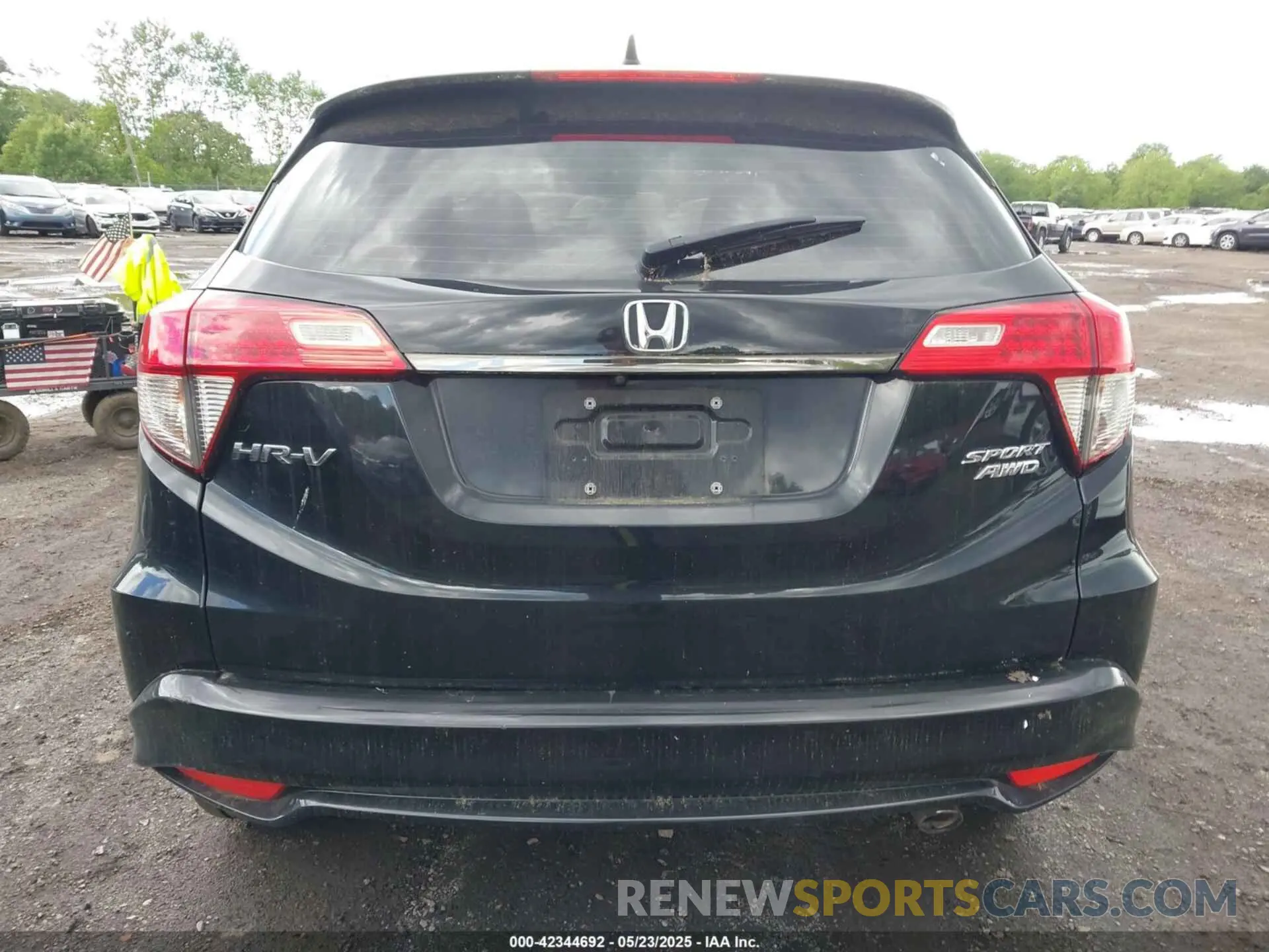 16 Photograph of a damaged car 3CZRU6H1XLM731770 HONDA HR-V 2020