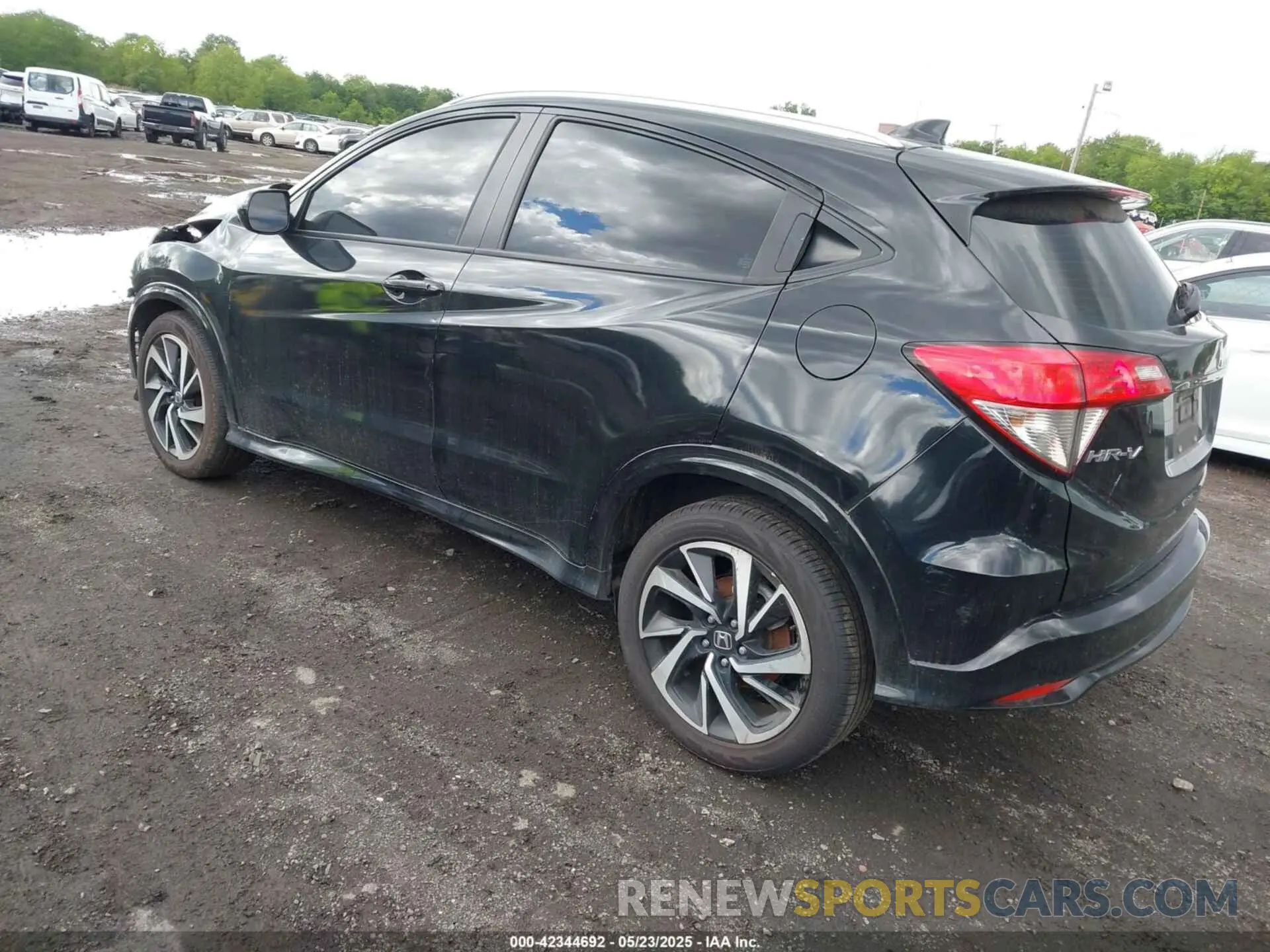 3 Photograph of a damaged car 3CZRU6H1XLM731770 HONDA HR-V 2020