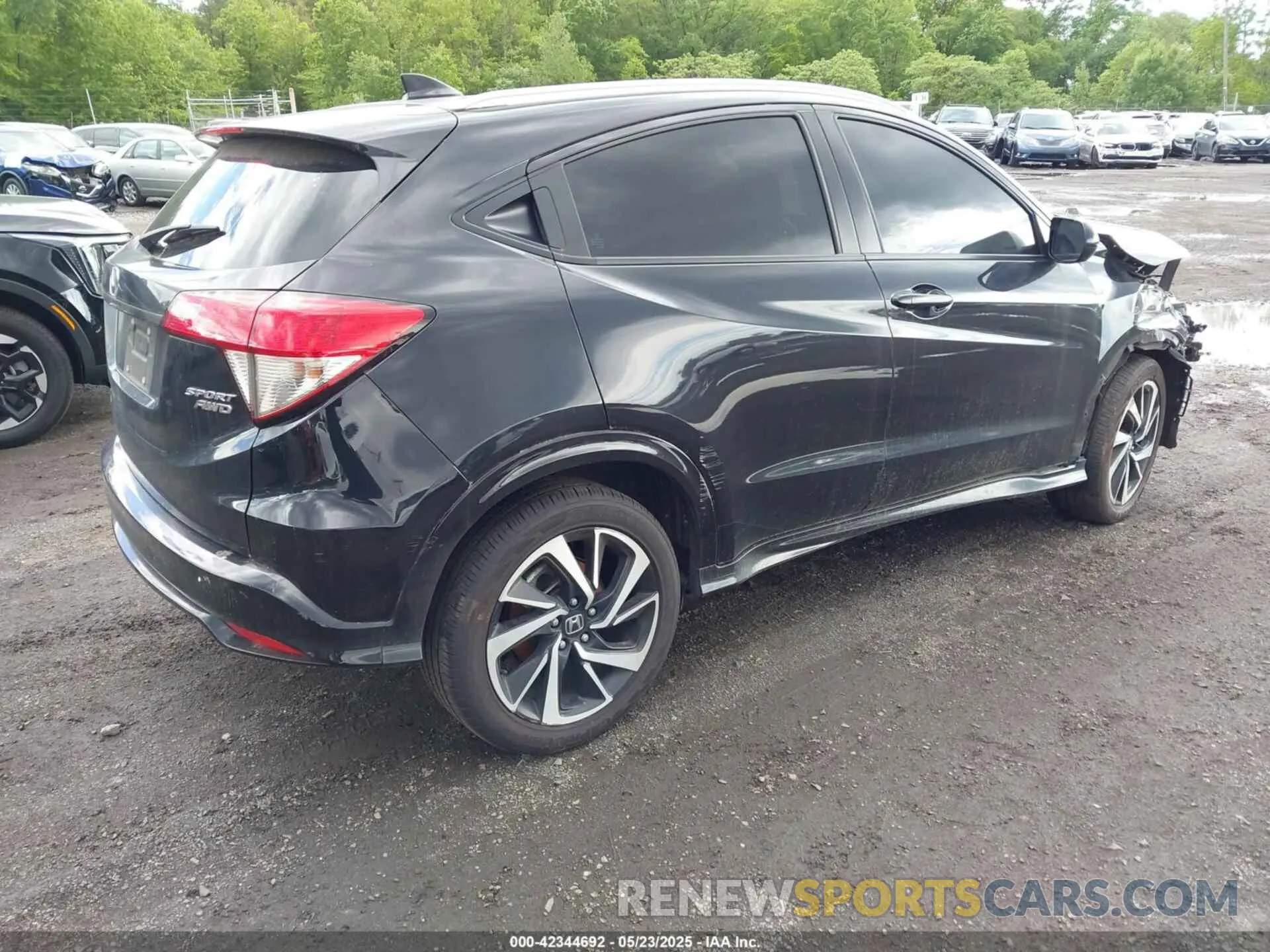 4 Photograph of a damaged car 3CZRU6H1XLM731770 HONDA HR-V 2020